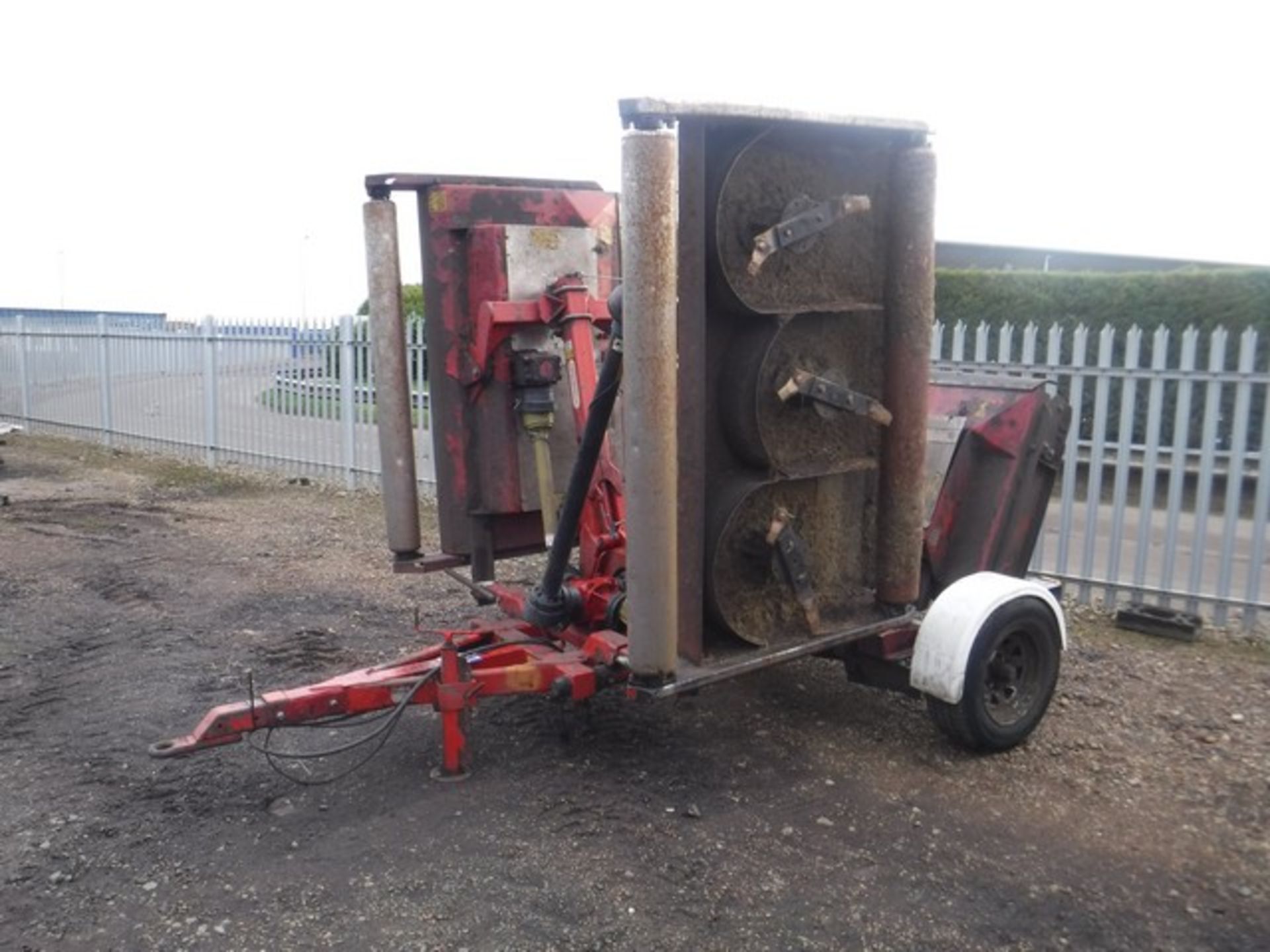 TRIMAX PEGASUS S2 463 triple width cutting blades mower. Asset No 2007 - Image 4 of 5