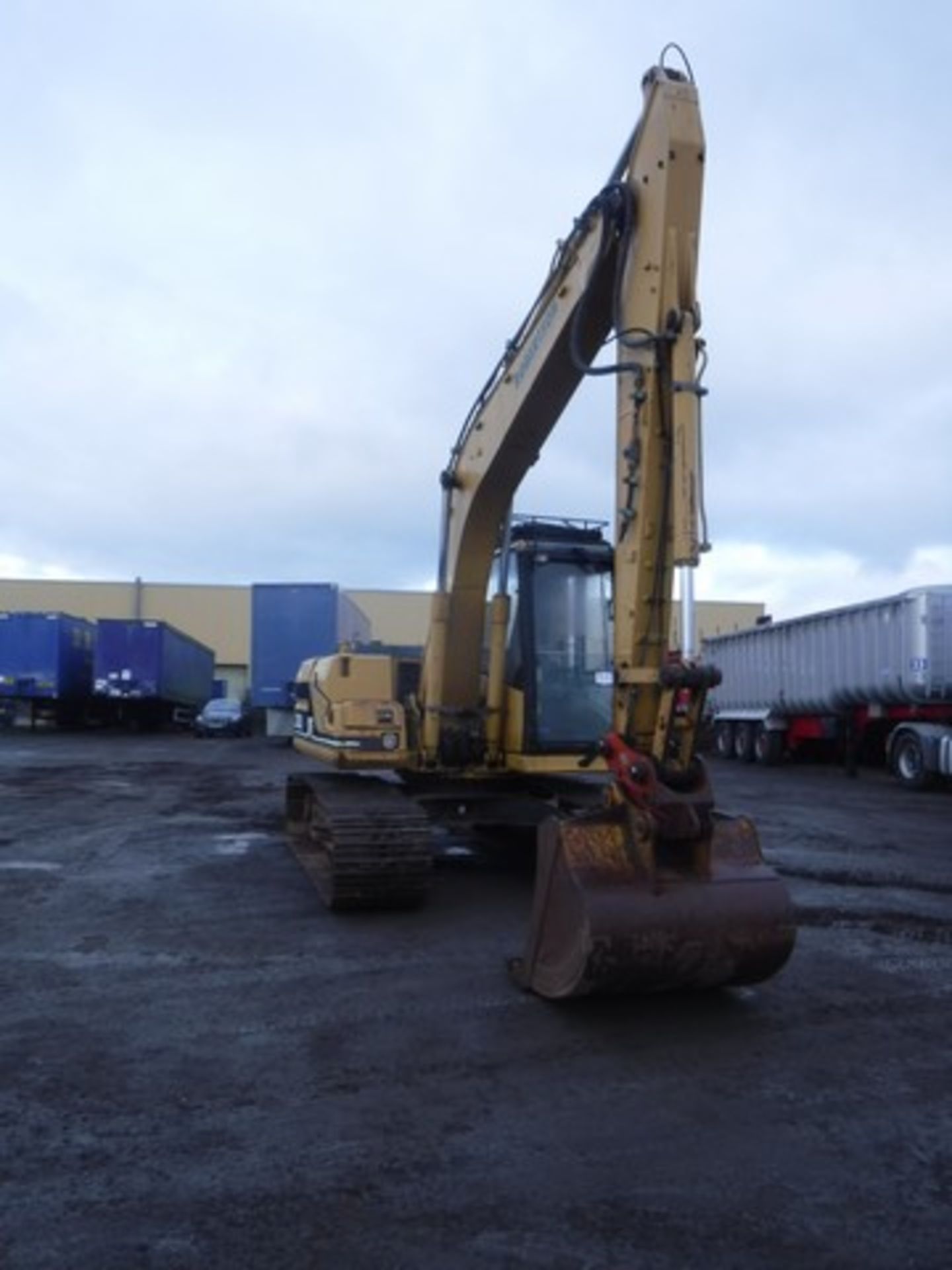 CAT 312BL excavator c/w 1.2m bucket, 700mm pads, chains & sprockets, piped, hyd. q/hitch