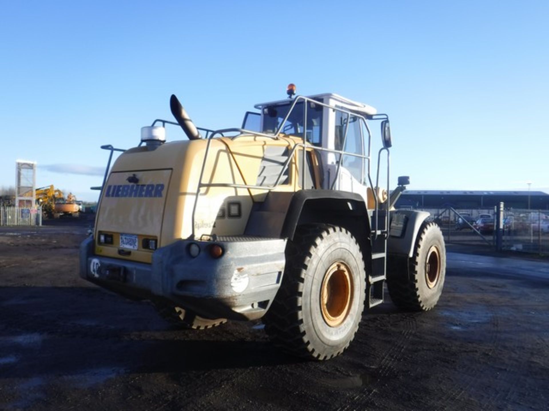 2007 LIEBHERR 550 2 PLUS 2 loading shovel. S/N VATZ0456KZB018354 11,469 hrs (not verified) sold with - Image 4 of 10