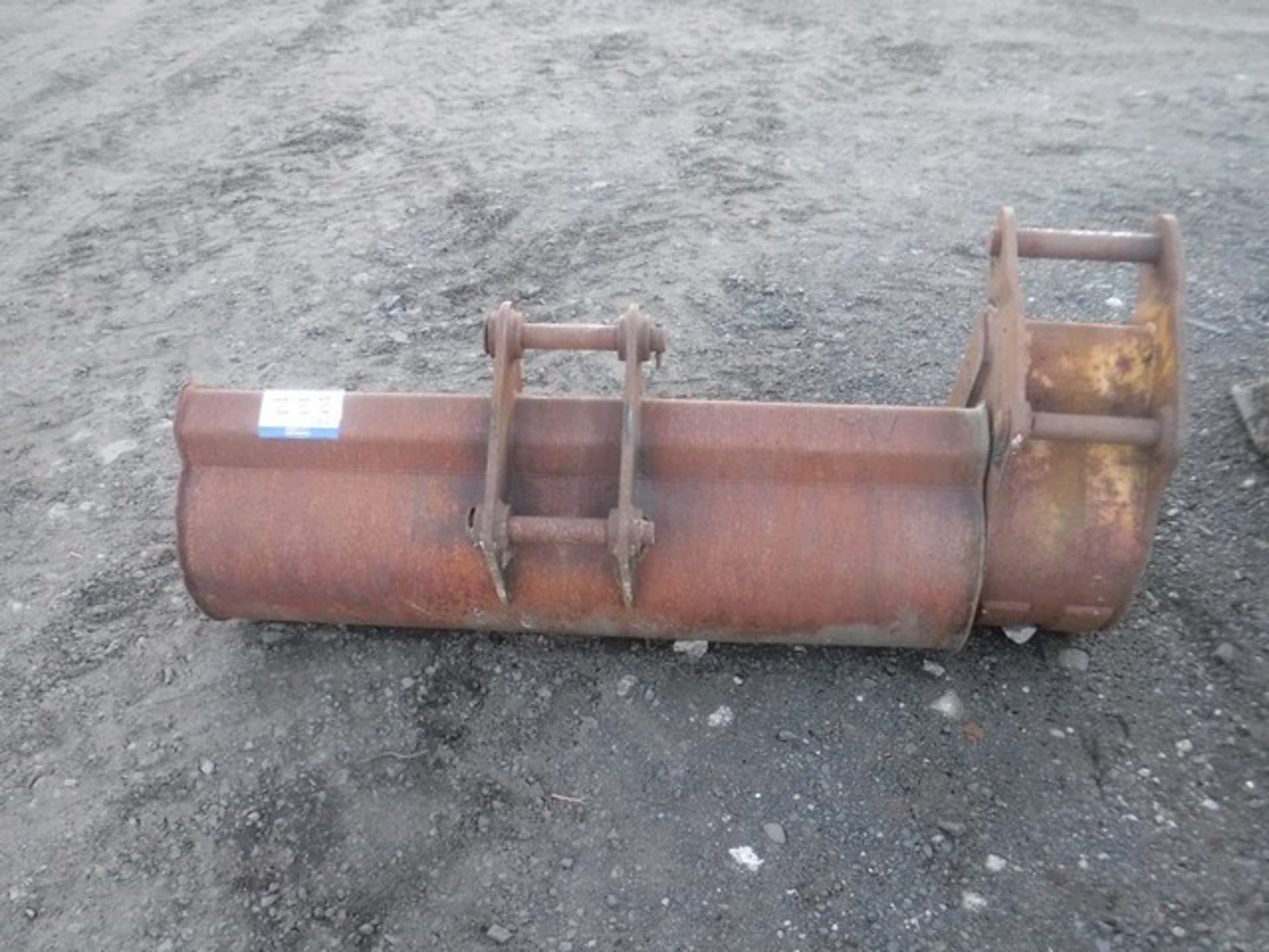 5' trenching bucket and 1ft ditching bucket on pallet - Bild 2 aus 2