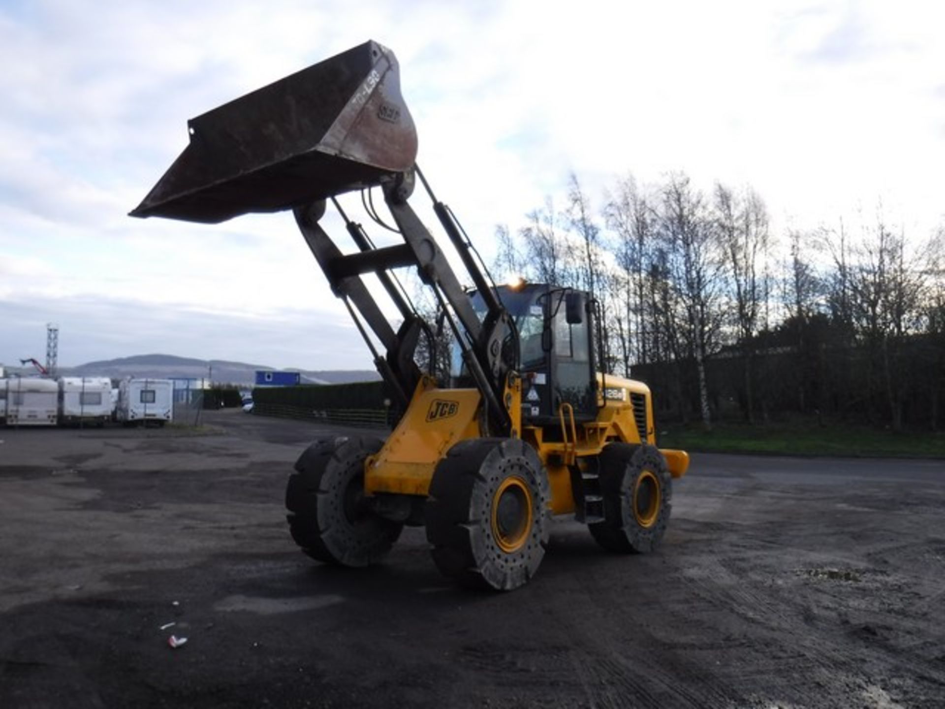 2010 JCB 426HT loading shovel c/w bucket S/N JCB42600H01295804. 12398hrs (not verified)