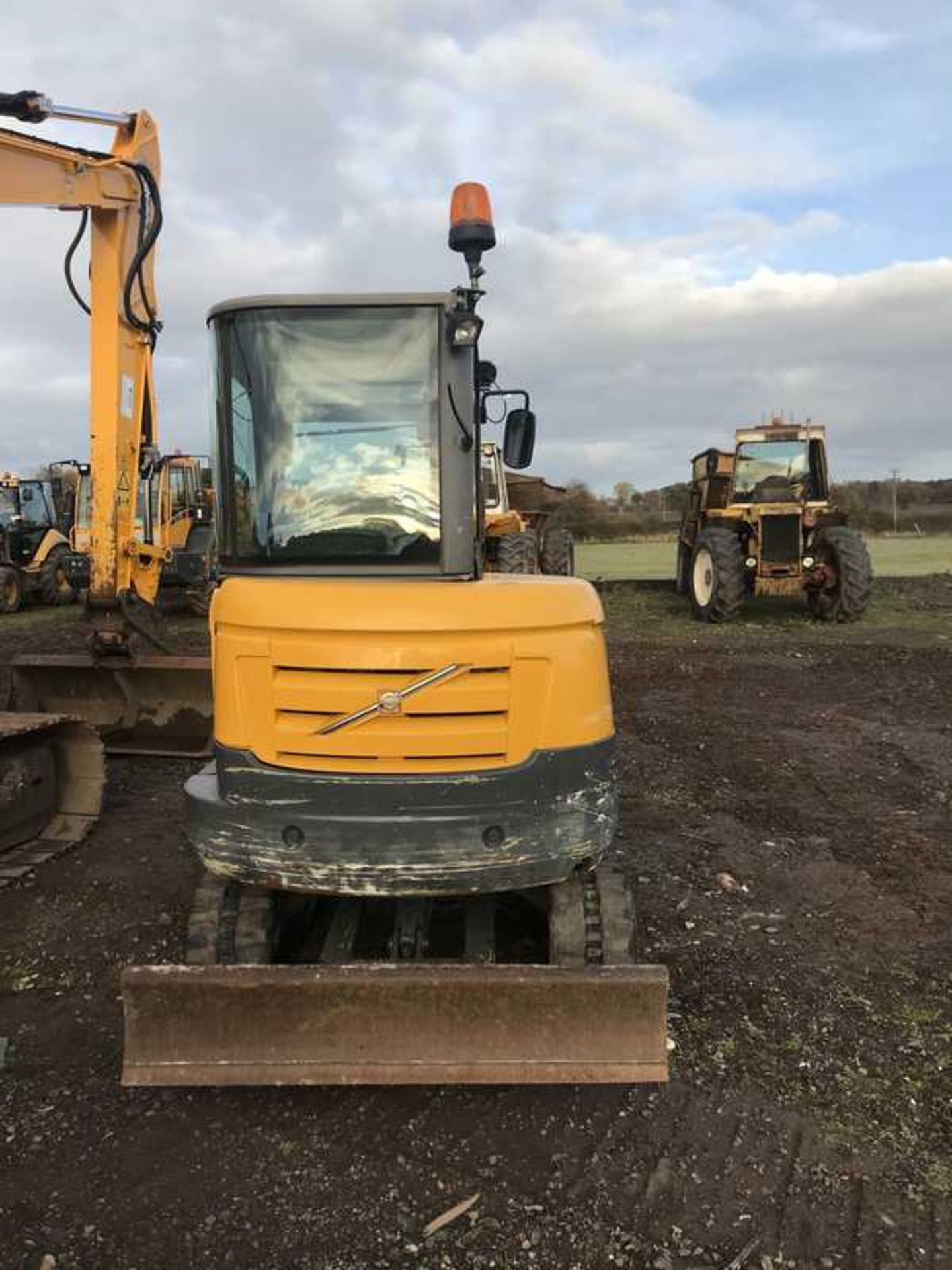 2011 VOLVO EC27 mini excavator c/w rubber tracks,q/hitch,1 bucket, HPW S/N VCEOC27CV00003456 4310 hr - Bild 8 aus 12