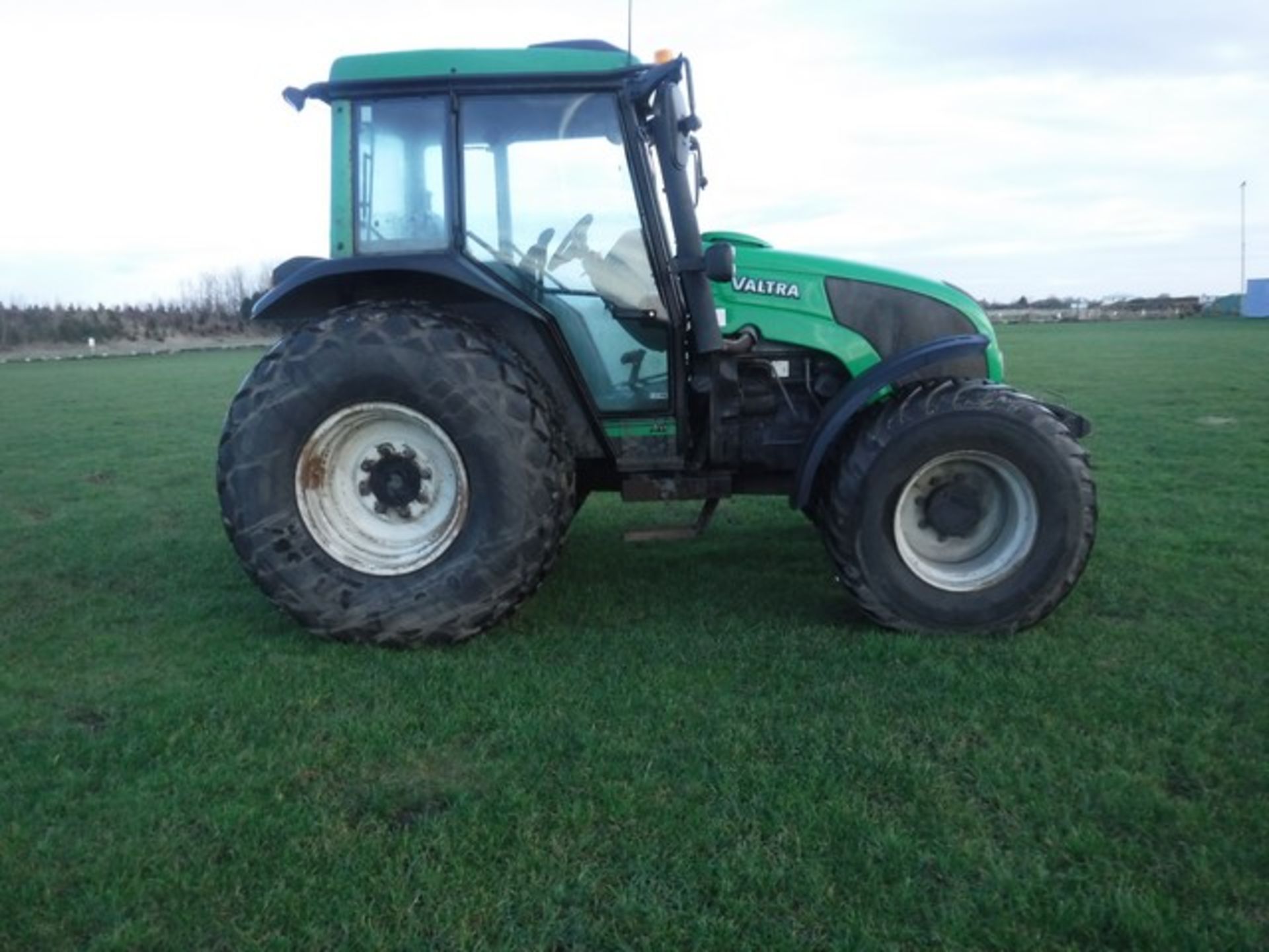 2006 VALTRA tractor - Reg No HF56 FKS 5731 hrs (not verified) - Image 3 of 10