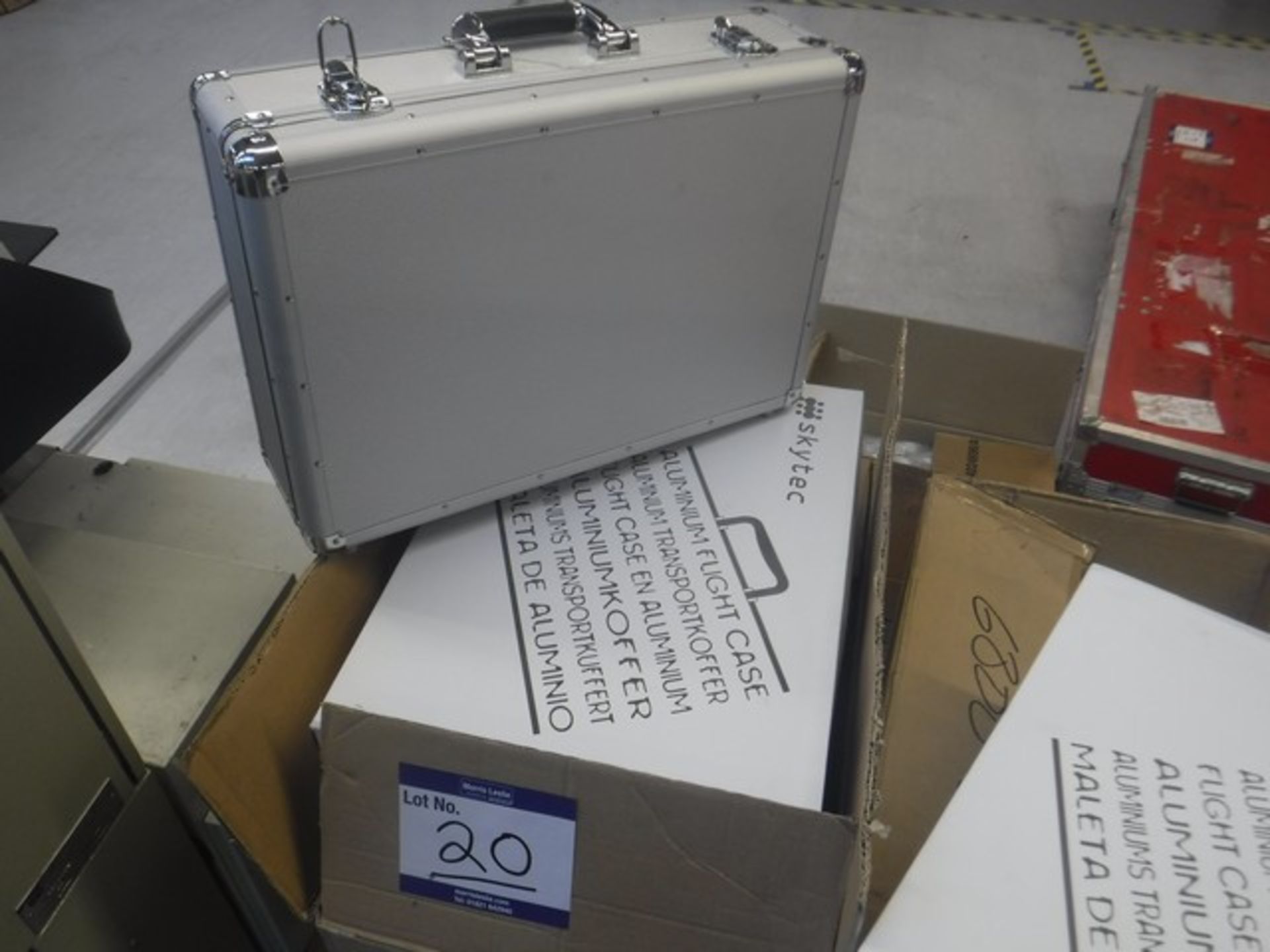 5 x new and 1 used skytec aluminium flght cases - Image 2 of 2