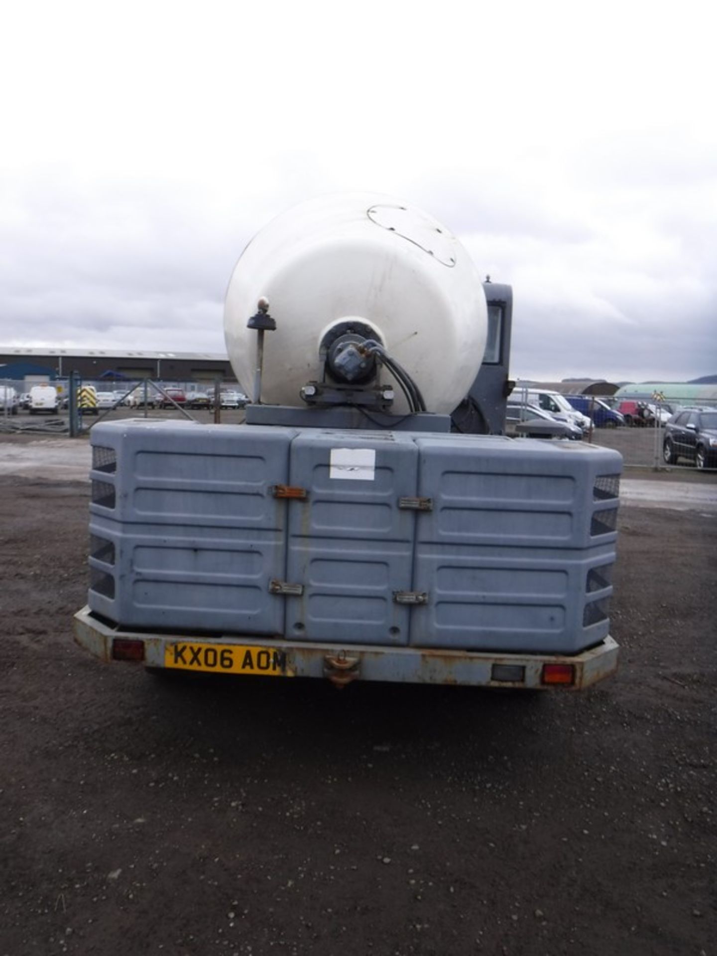 2003 HYDRO MIX 35G rough terrain concrete mixer (3.5 cu.m) 4 x 4 wheel driven with a free standing c - Image 6 of 18