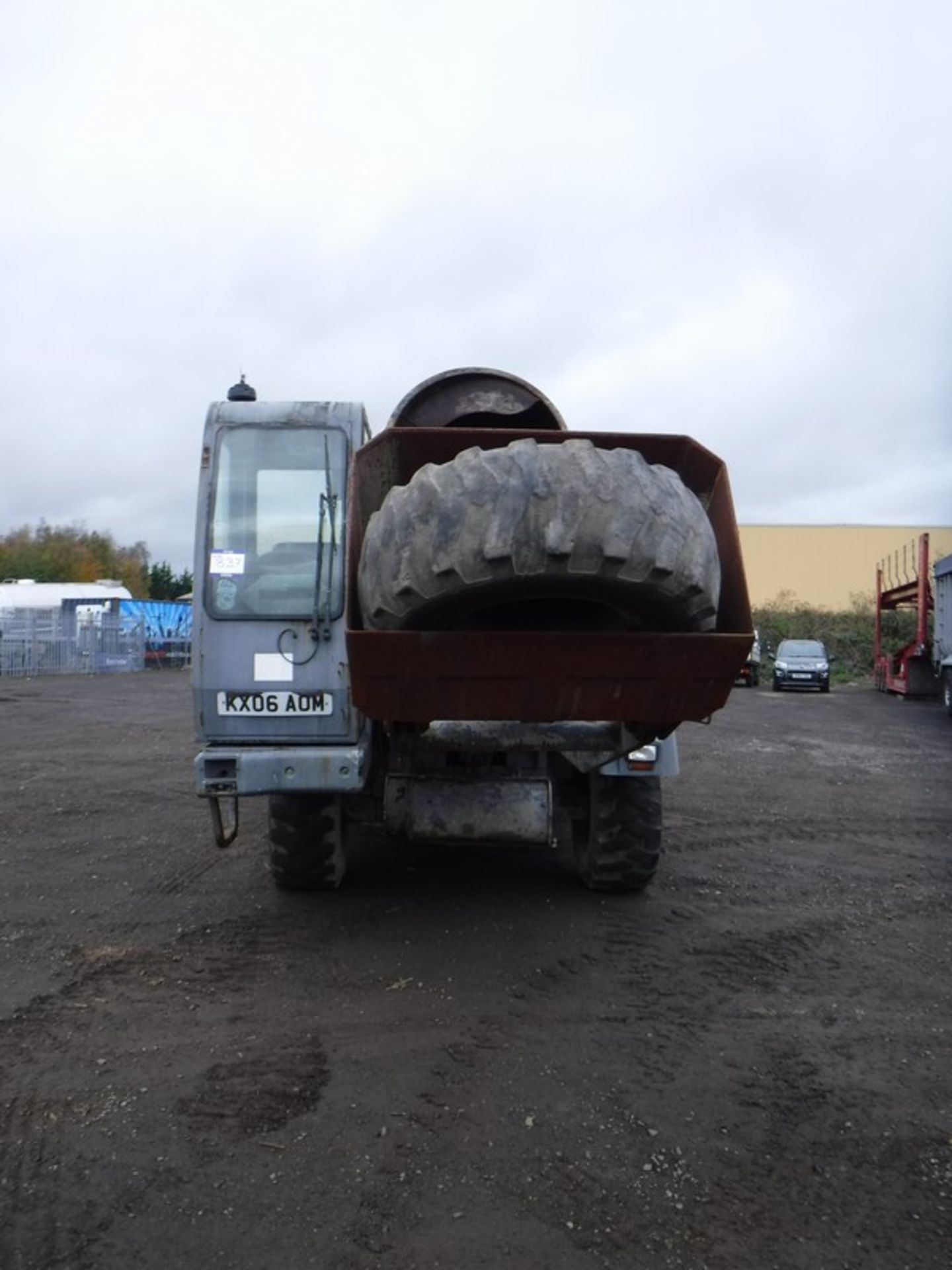 2003 HYDRO MIX 35G rough terrain concrete mixer (3.5 cu.m) 4 x 4 wheel driven with a free standing c - Image 2 of 18