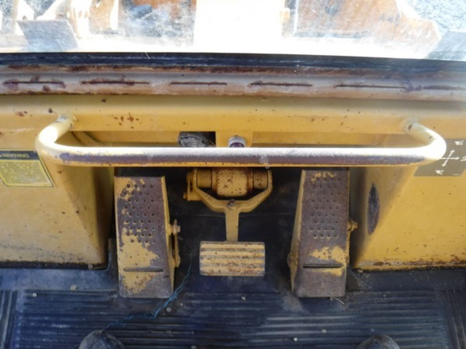 1995 CATERPILLAR 943 S/N45V1UP 11,943 hrs (not verified) **NON-RUNNER** - Image 15 of 17