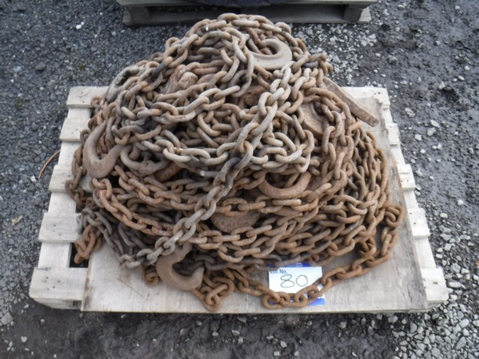 Pallet of heavy duty lifting chains