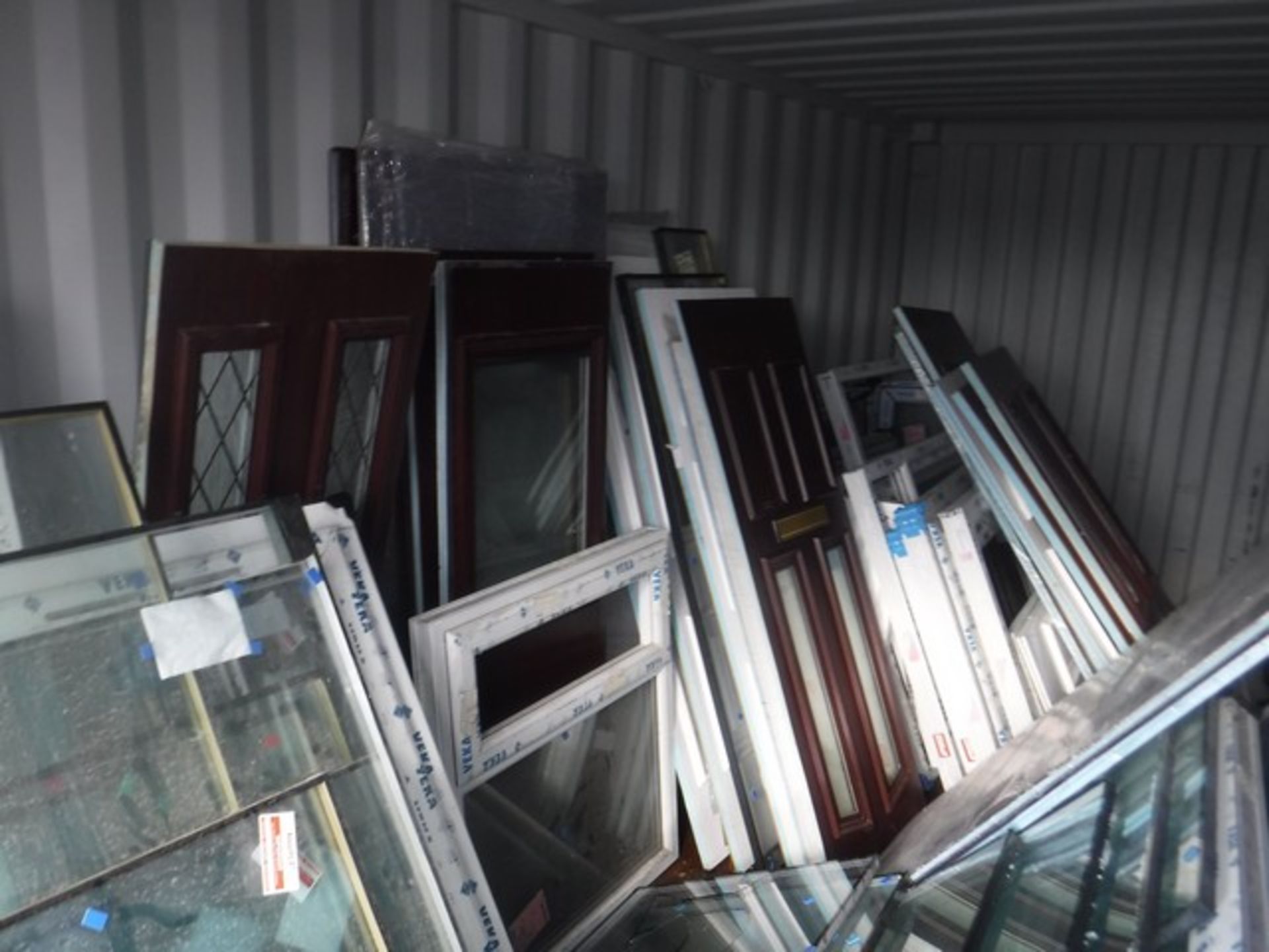 Clearance lot of- PVC windows, door panels, cills and assorted glass, container NOT included in sale - Bild 3 aus 4