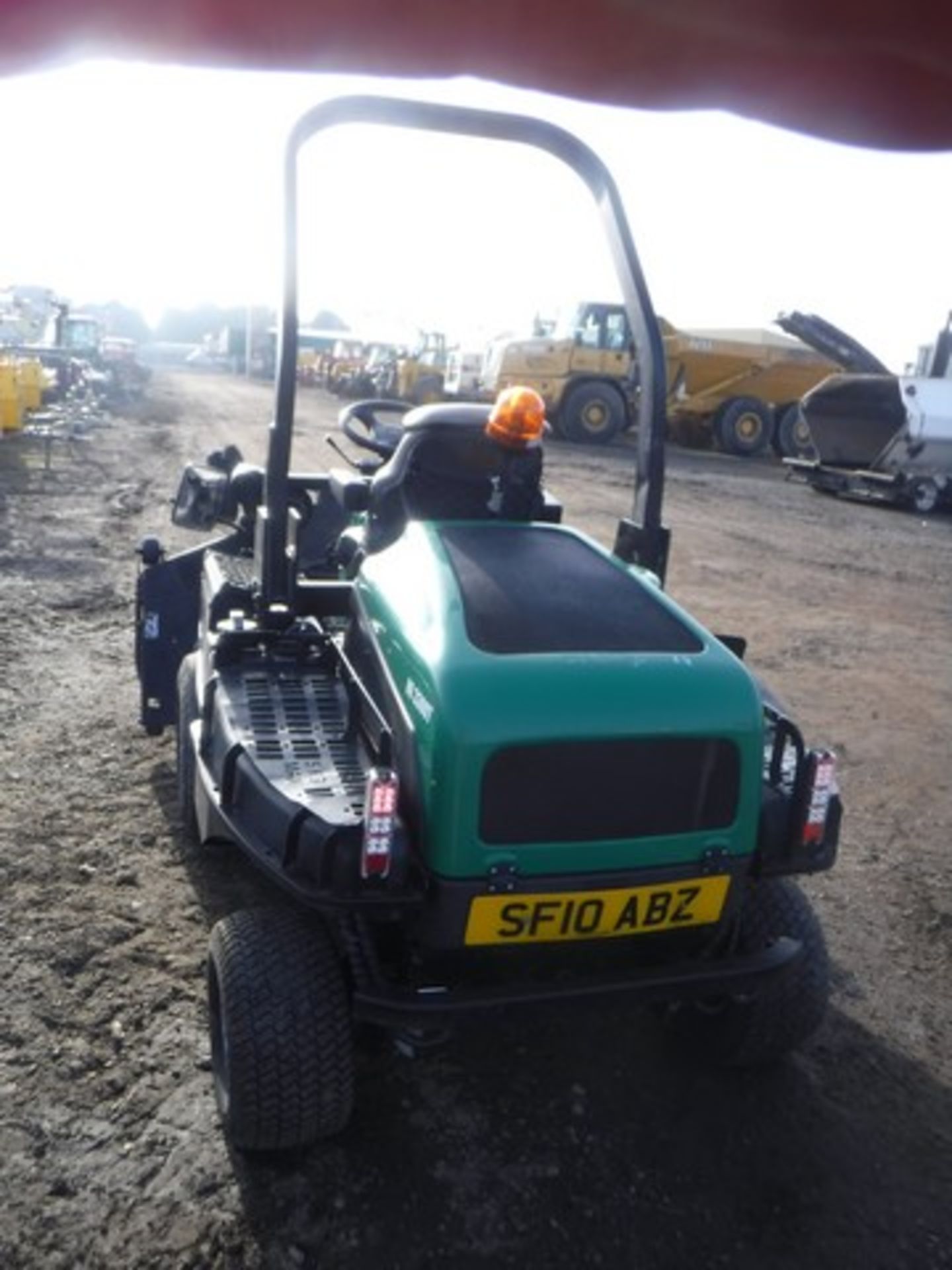 2010 RANSOMES HR 3300T diesel rotary ride-on mower. REG NO SF10 ABZ. FL NO CP3685.1889 hrs - Image 4 of 6