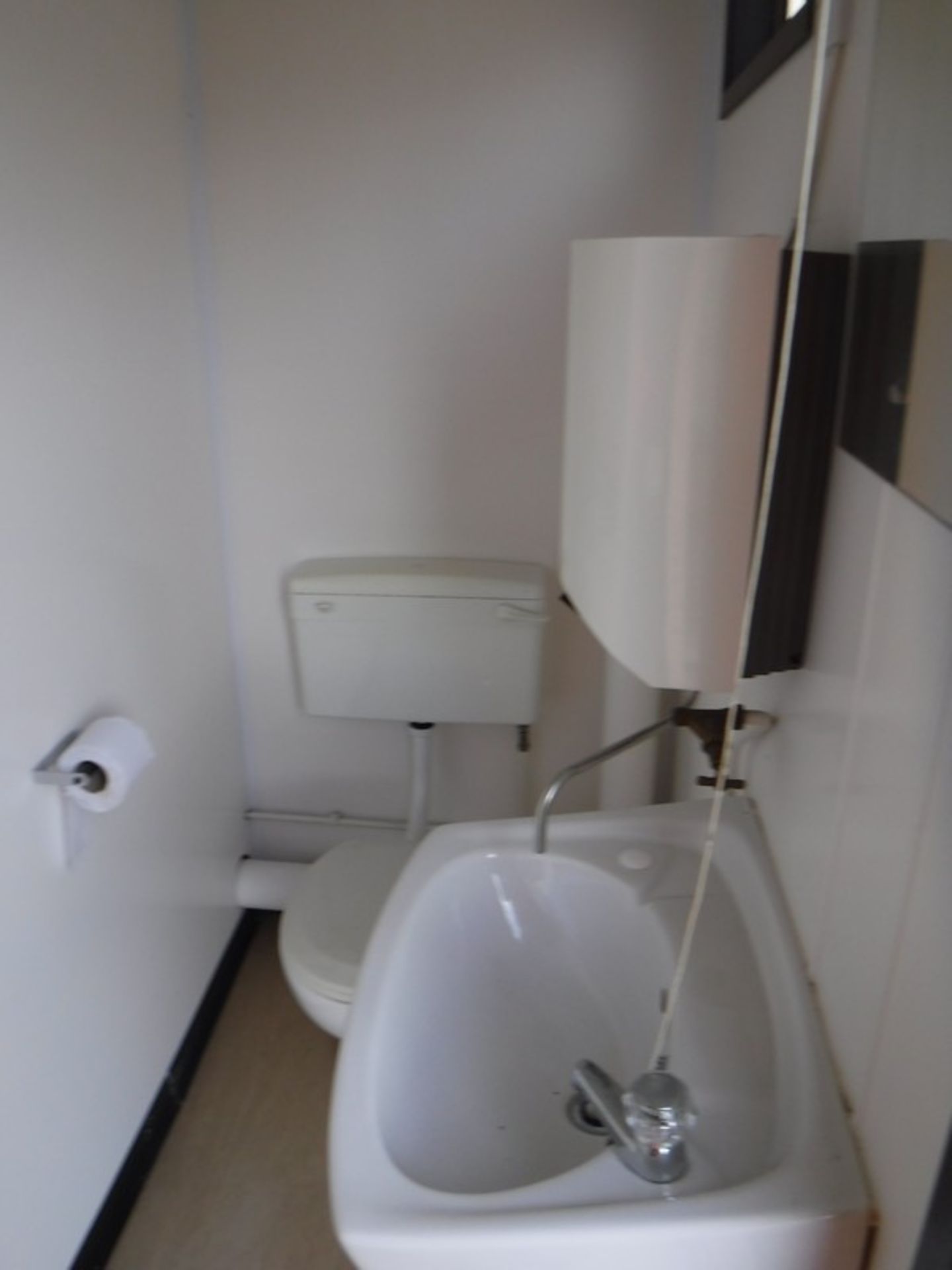 16' x 9' JACKLEG male & female toilet cabin. Keys in office. - Image 5 of 8