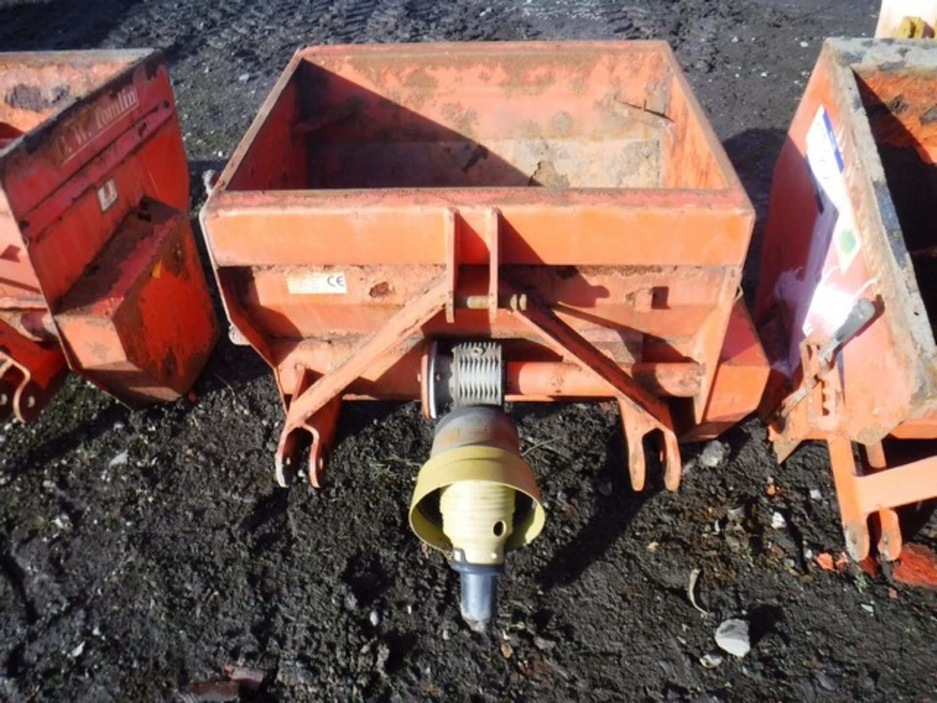 DW Tomlin PTO driven gritter 3 point mounting for Kubota tractor spares or repair