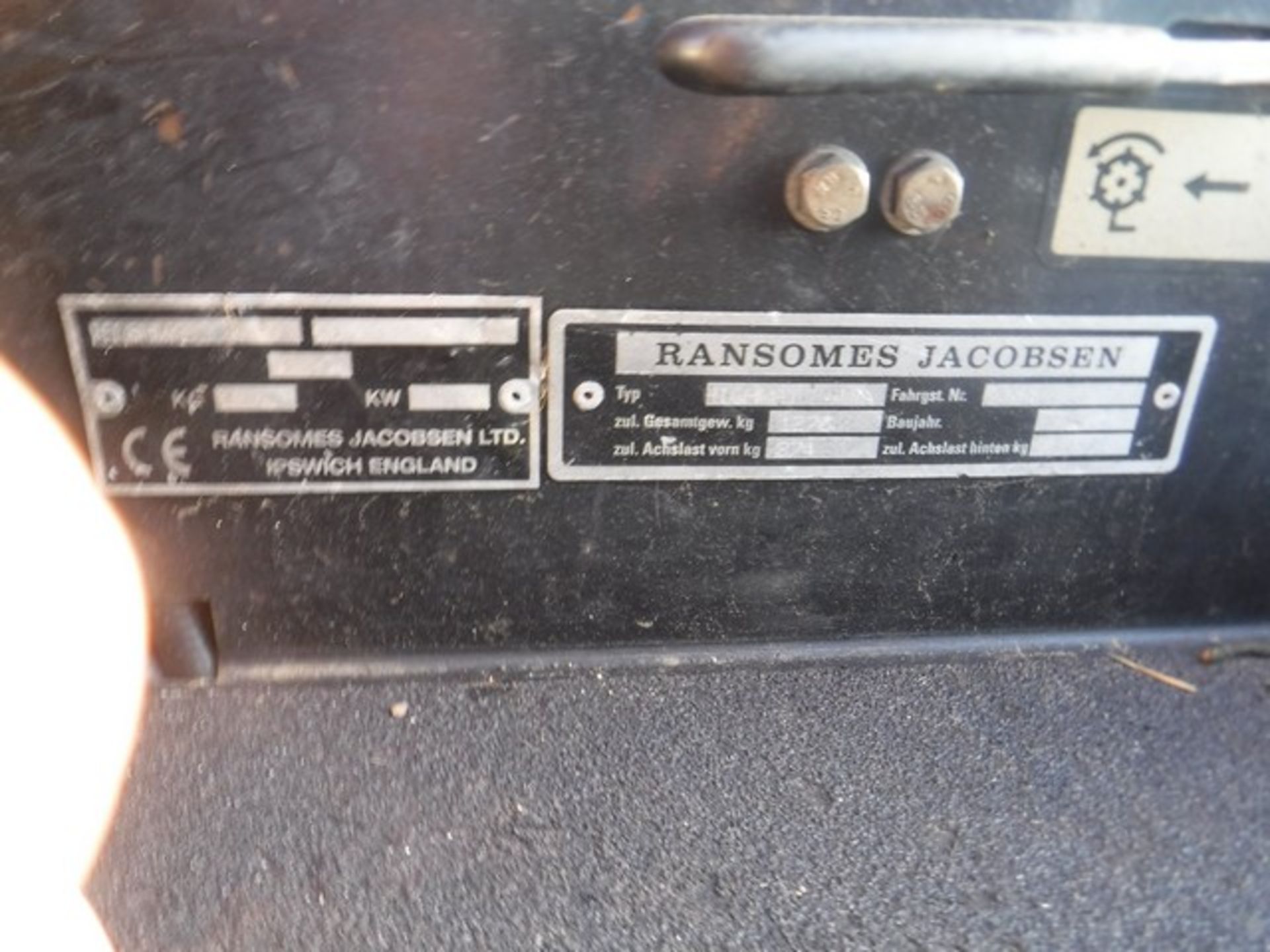 2008 RANSOMES HIGHWAY 2130 diesel cylinder ride on mower. REG NO SP08 HGG. FL NO CU000826 . 682 hrs - Image 4 of 5