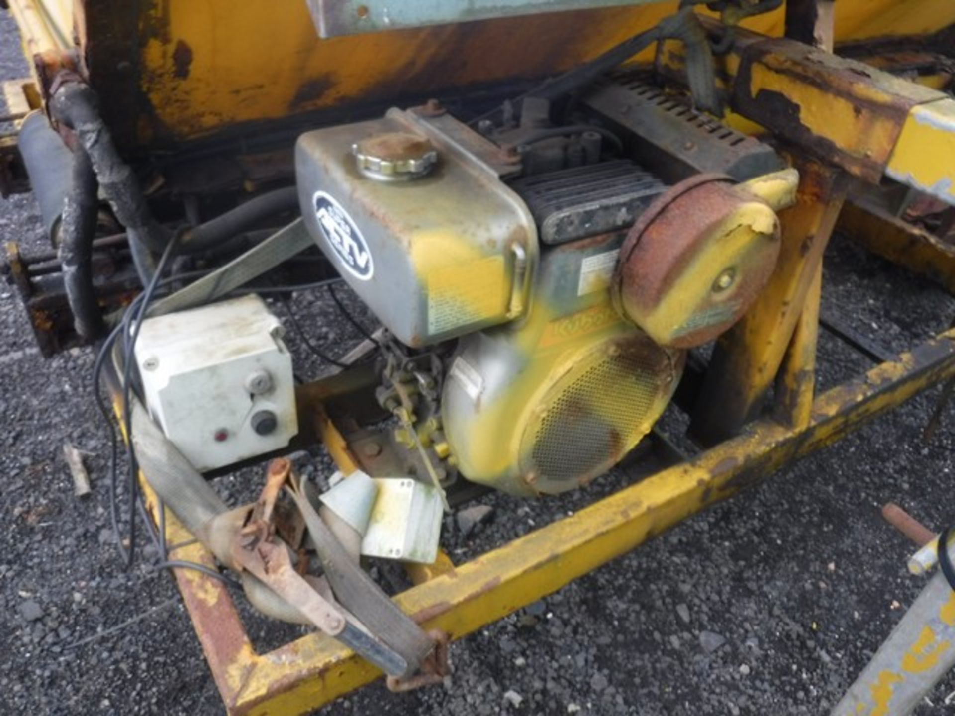 Demountable gritter for pick up or trailer mounting - Image 2 of 2