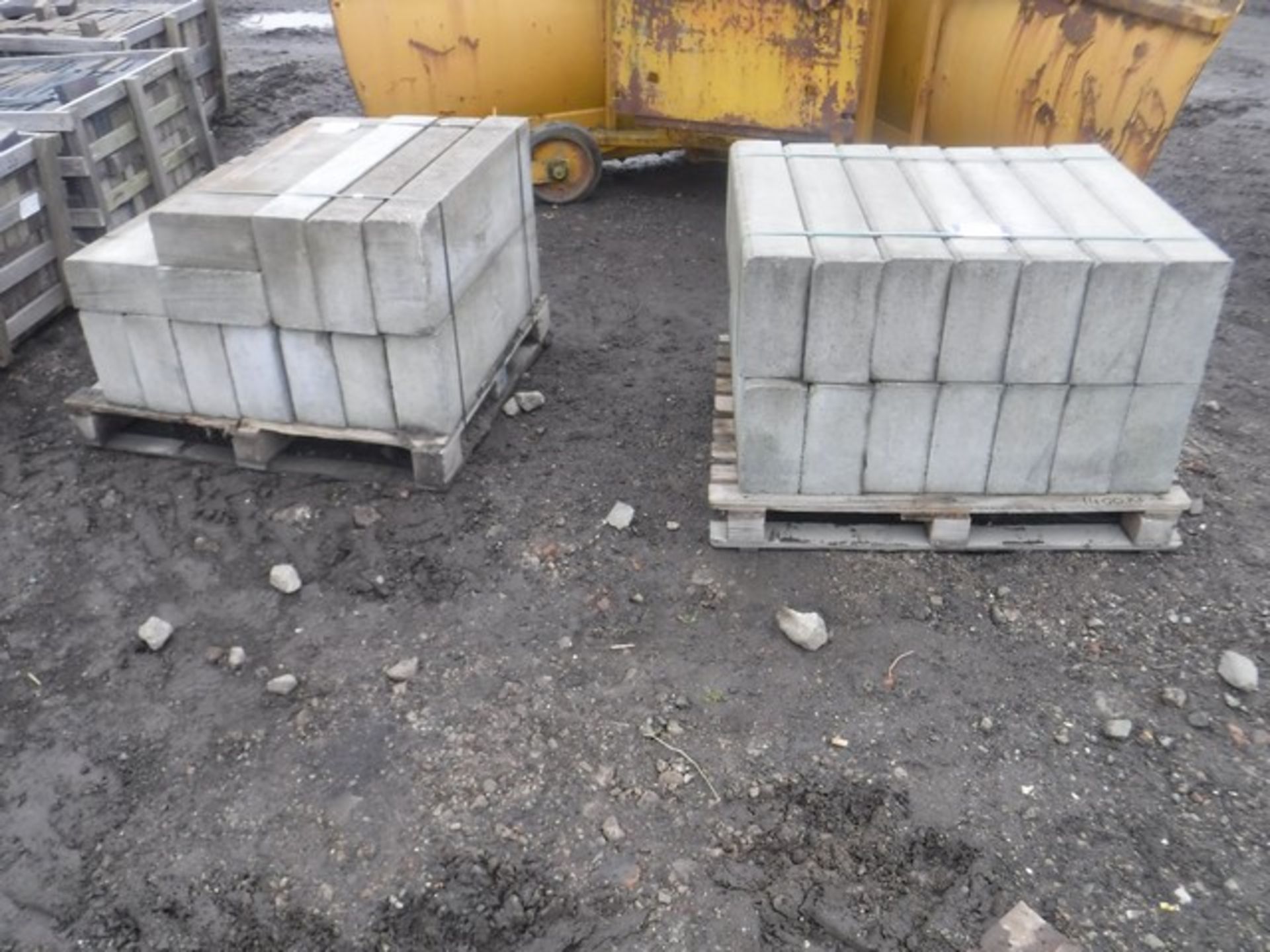 Bullnosed kerbs 12x6 2 pallets