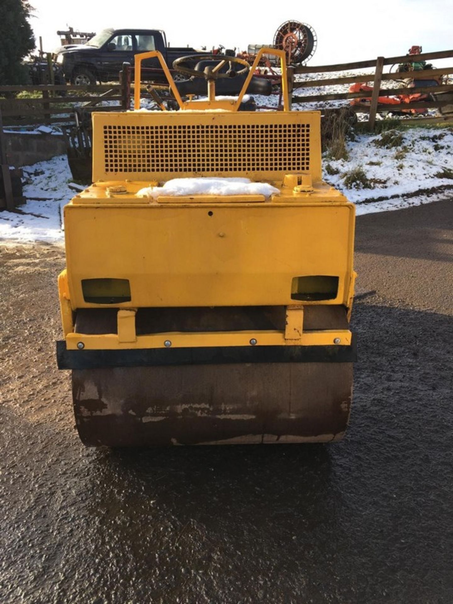 BOMAG VW100AD roller, Deutz Engine, key start. . **To be sold from Errol auction site. Viewing and u - Image 3 of 6