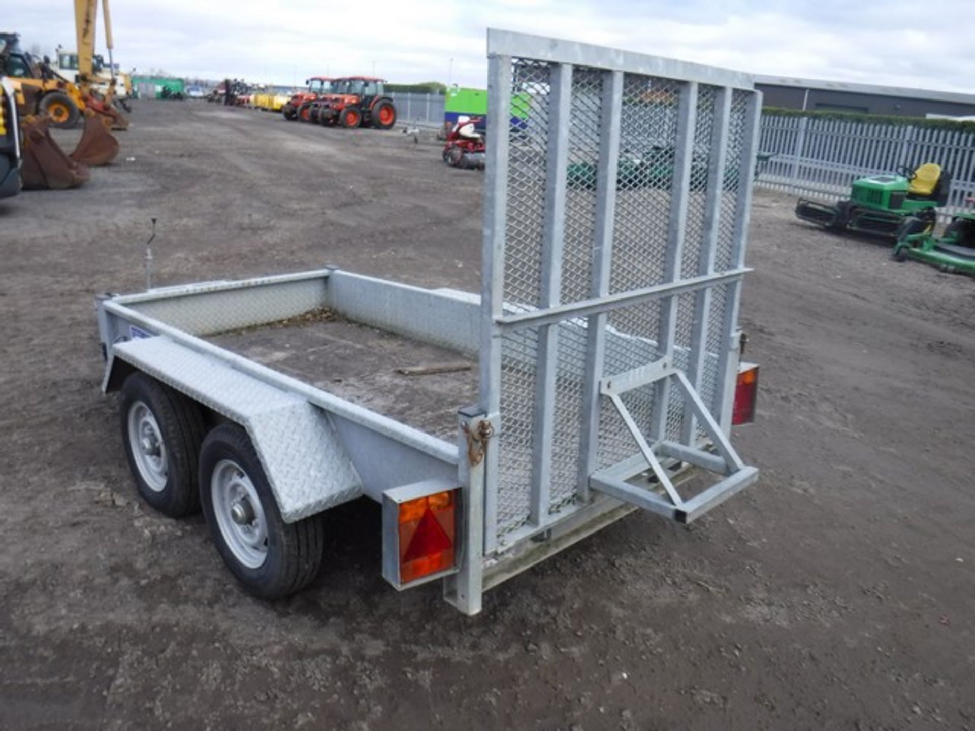 INDESPENSION 8x4 twin axle plant trailer with mesh ramp. ID 071497 - Image 2 of 3