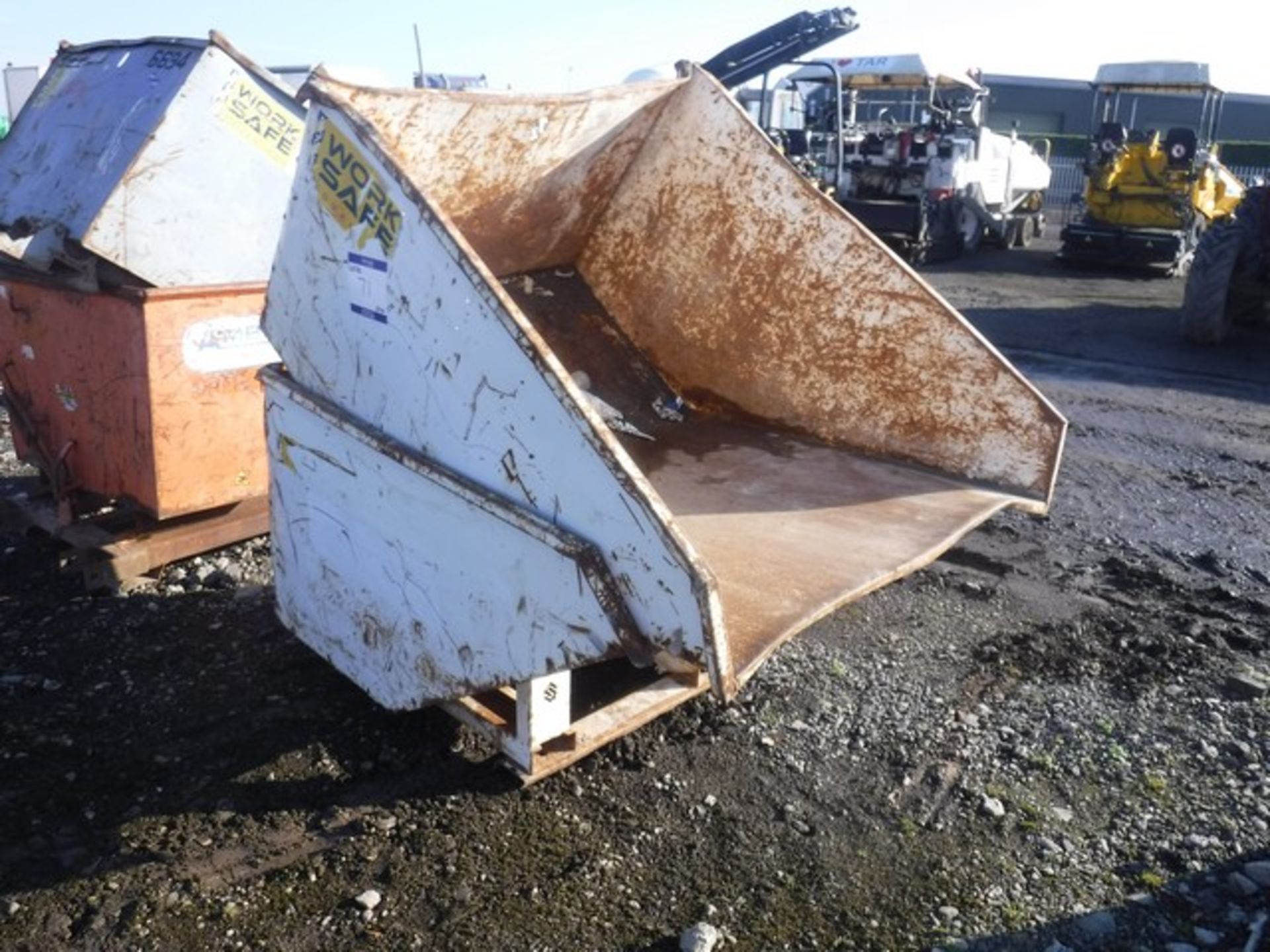 2016 CONQUIP 1200ltr tipping skips x 2 - Image 2 of 5
