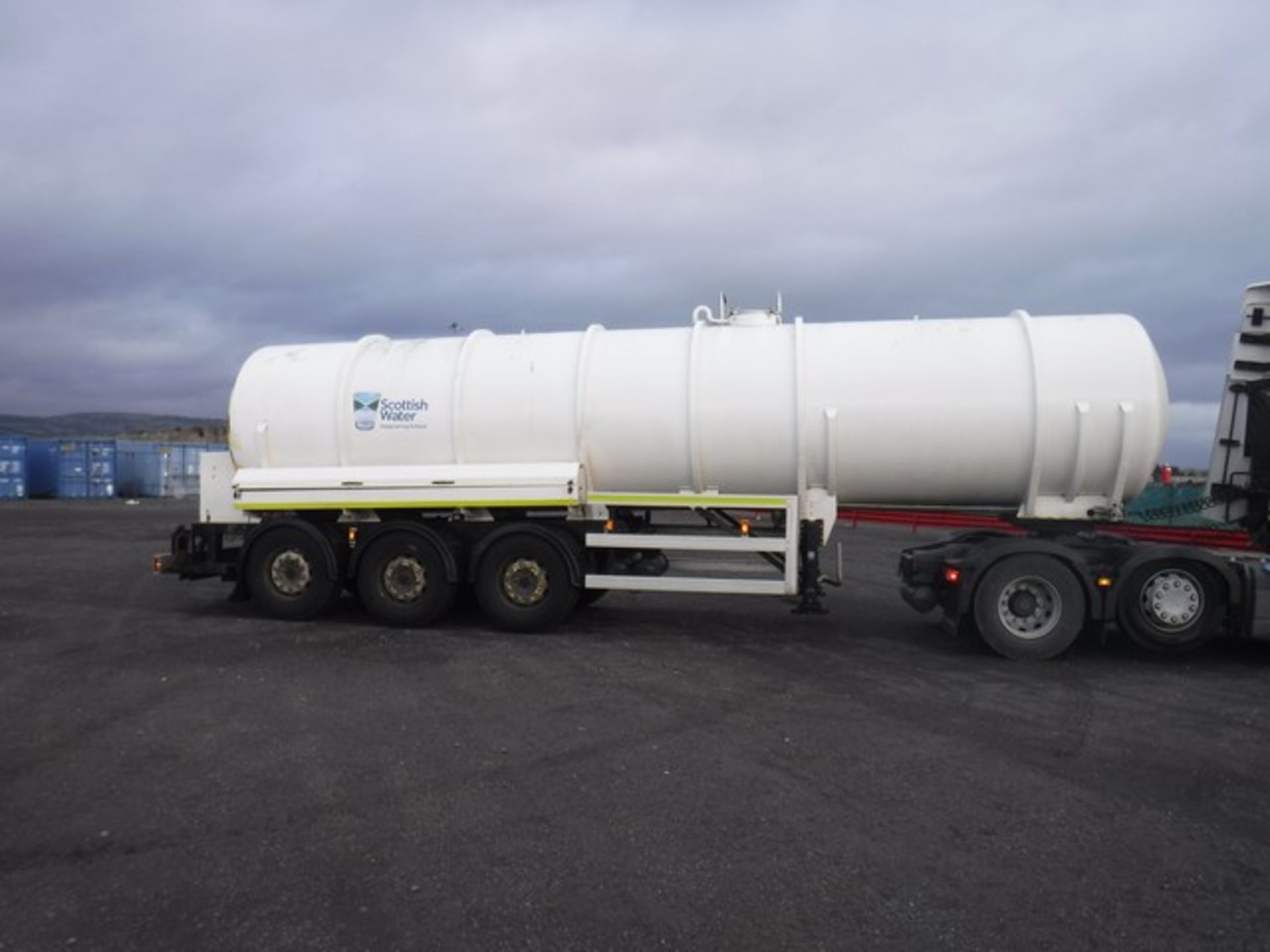 TRI axle tanker - ID C256594 - Image 3 of 6