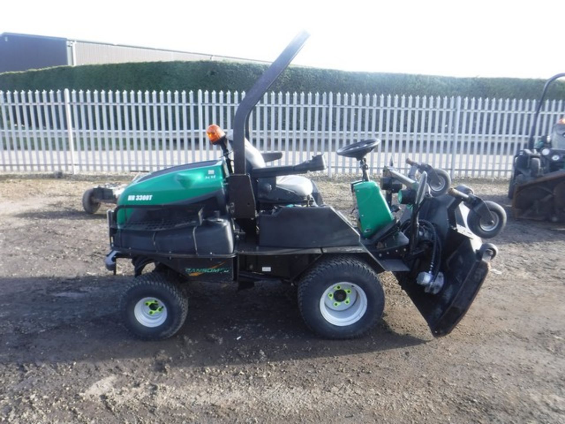 2010 RANSOMES HR 3300T diesel rotary ride on mower. REG NO SF10 GSO, FL NO FR000628. 917 hrs - Image 3 of 6