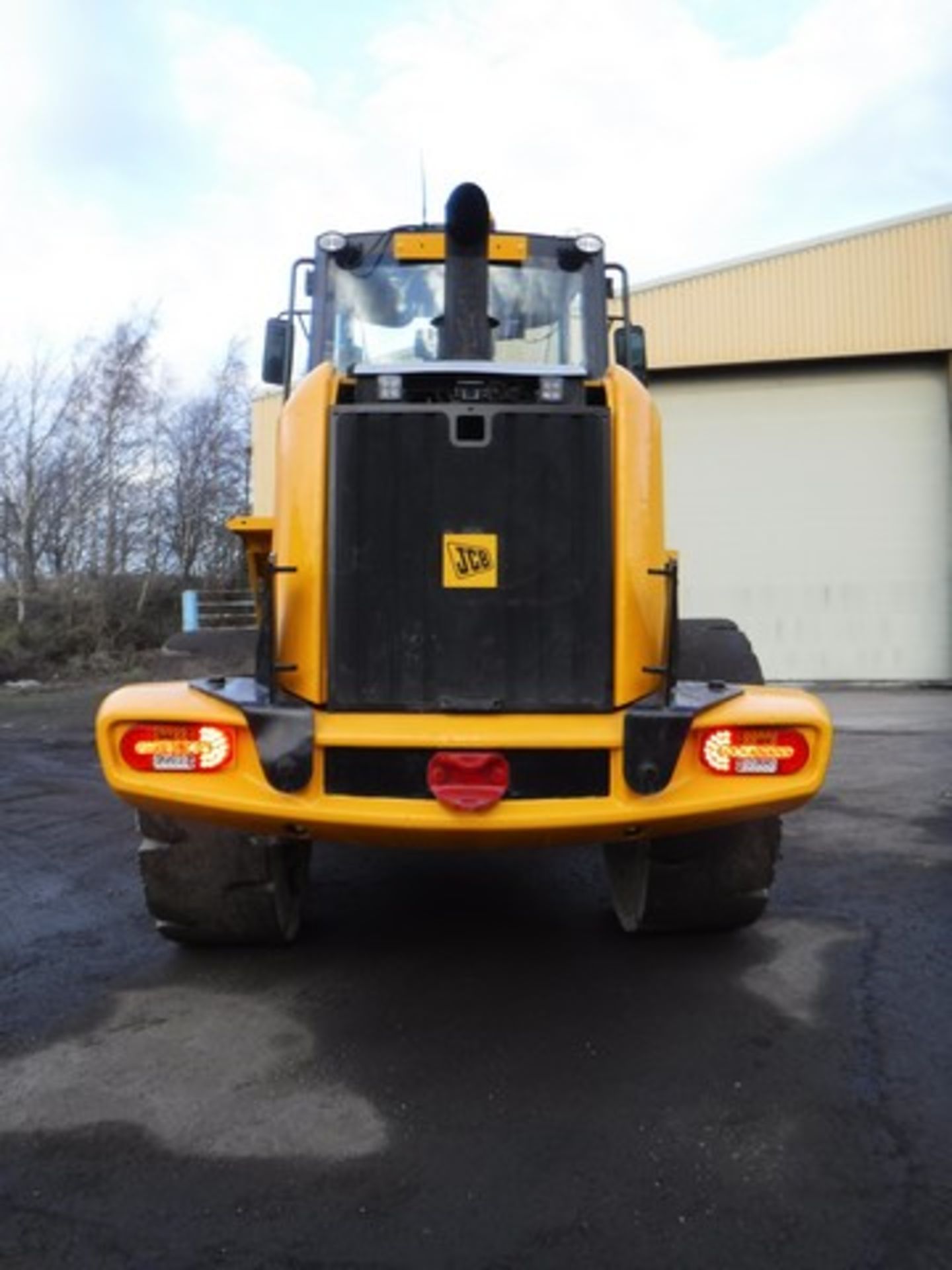 2010 JCB 426HT loading shovel c/w bucket S/N JCB42600H01295804. 12398hrs (not verified) - Image 5 of 10