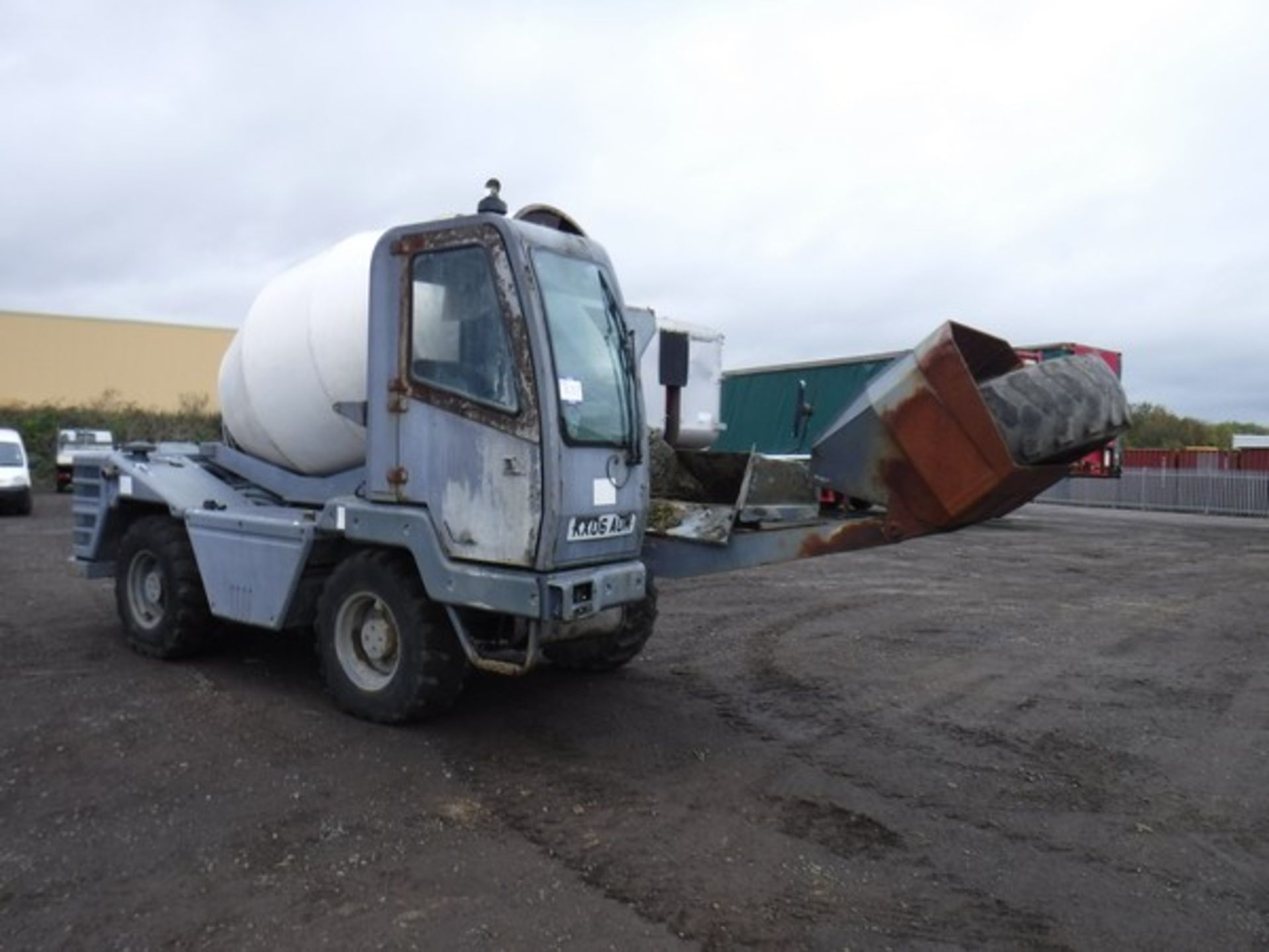 2003 HYDRO MIX 35G rough terrain concrete mixer (3.5 cu.m) 4 x 4 wheel driven with a free standing c - Image 3 of 18
