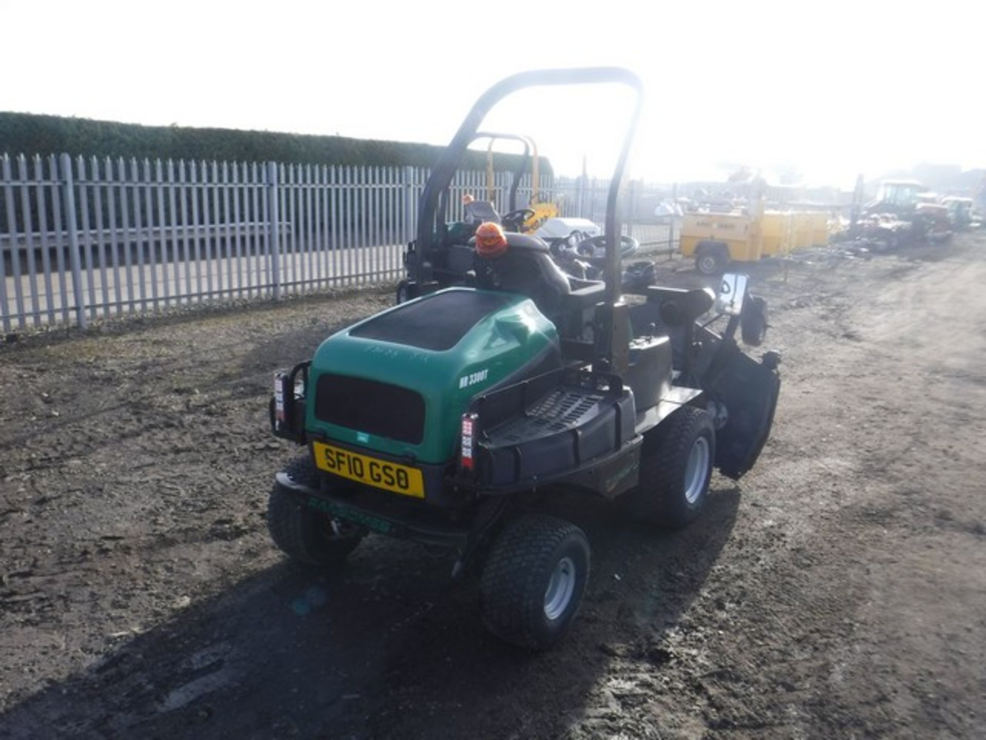 2010 RANSOMES HR 3300T diesel rotary ride on mower. REG NO SF10 GSO, FL NO FR000628. 917 hrs - Image 4 of 6