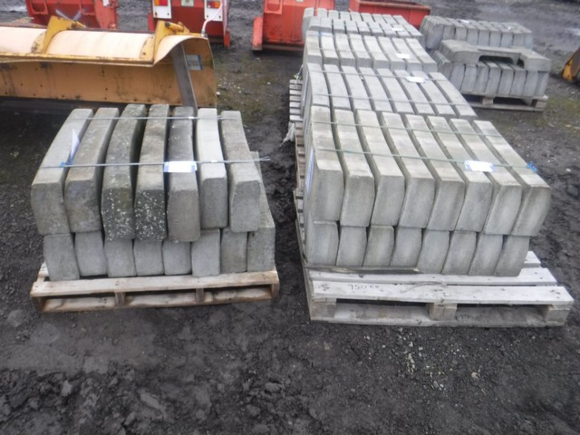 Radius kerb 5x10 (Half Battered) 4 pallets