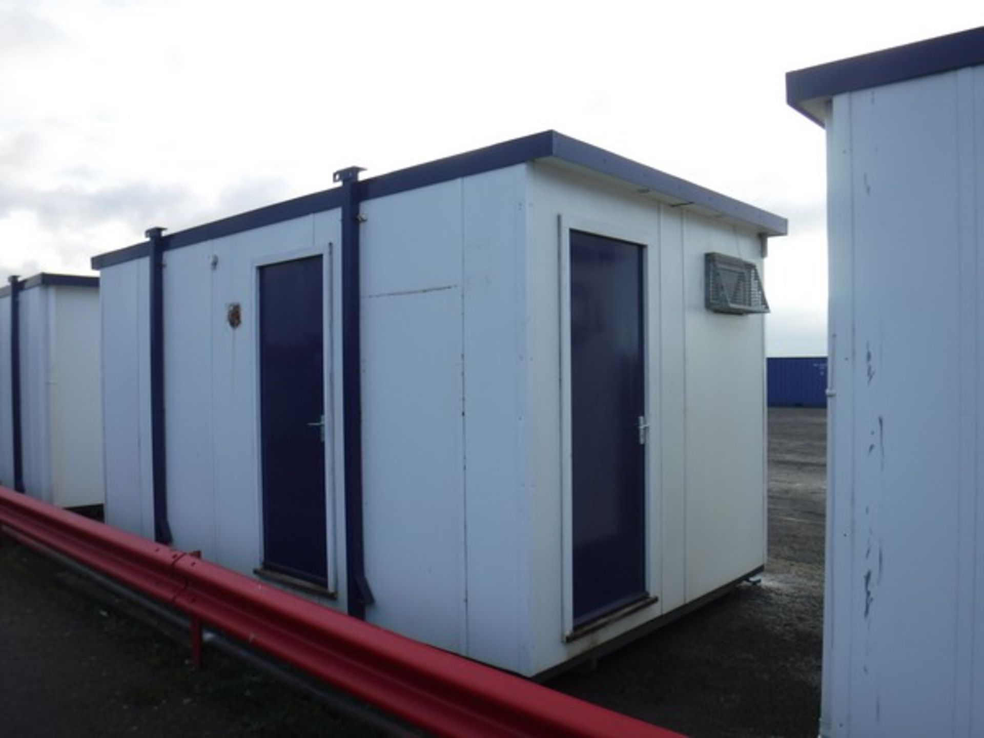 16' x 9' JACKLEG male & female toilet cabin. Keys in office.