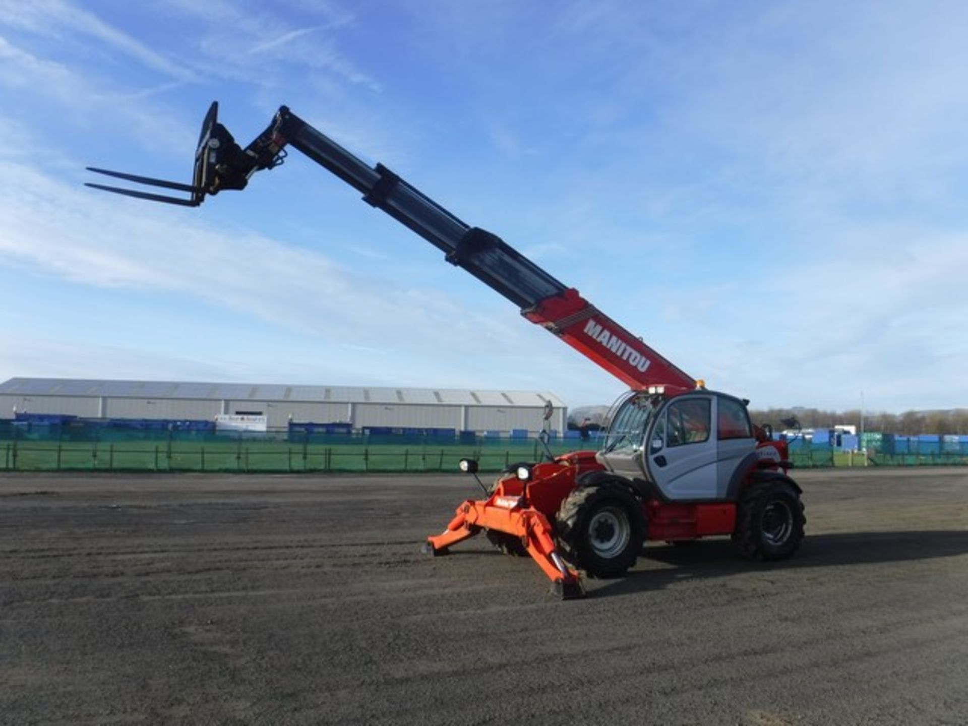 2012 MANITOU MT1840 telehandler c/w pallet forks. CE marked. Lift capacity 4000kg. Max reach 18m. Re
