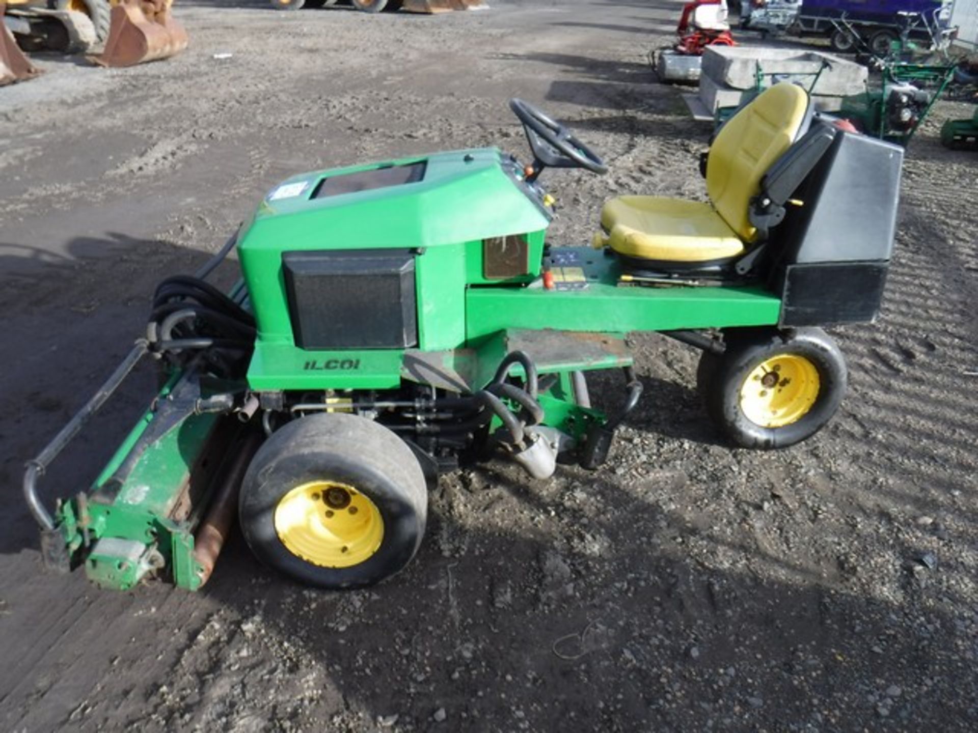 JOHN DEERE PRO 3 reel utility mower. ID NO TC2653D090280 2057 HRS. Steering fault