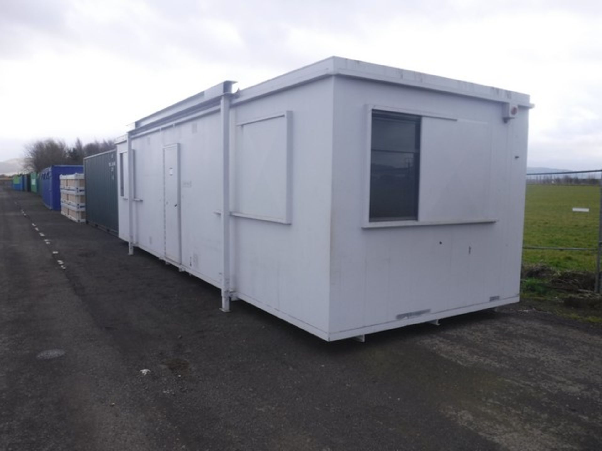 THURSTON 32' X 10' anti-vandal portacabin SN641606. Keys in office. - Image 2 of 8