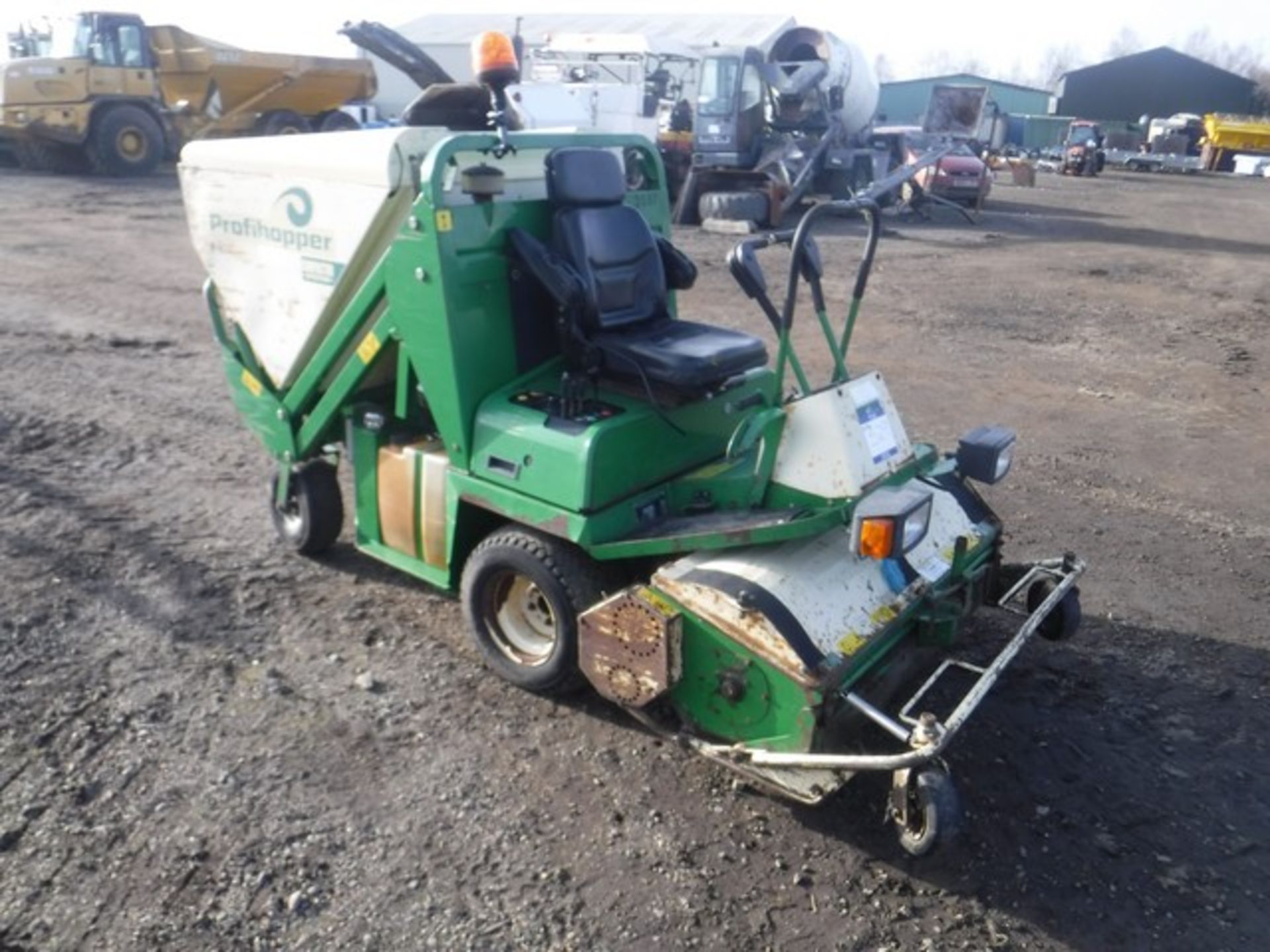 2008 AMAZONE PH125 disel flail cut & lift ride on mower. FL NO CP3597. 682 hrs (not verified) - Image 2 of 4