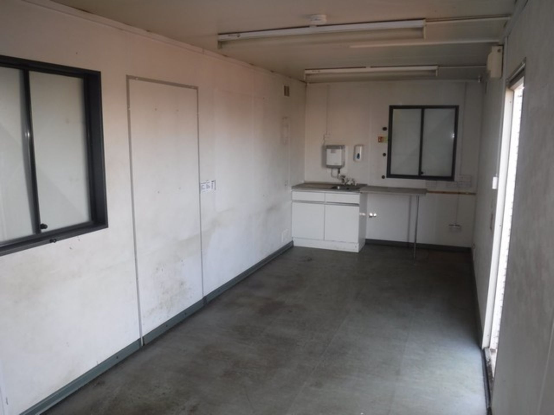THURSTON 24' x 10' anti-vandal canteen cabin c/w water heater, sink, worktop S/N M35404. Keys in off - Image 4 of 6