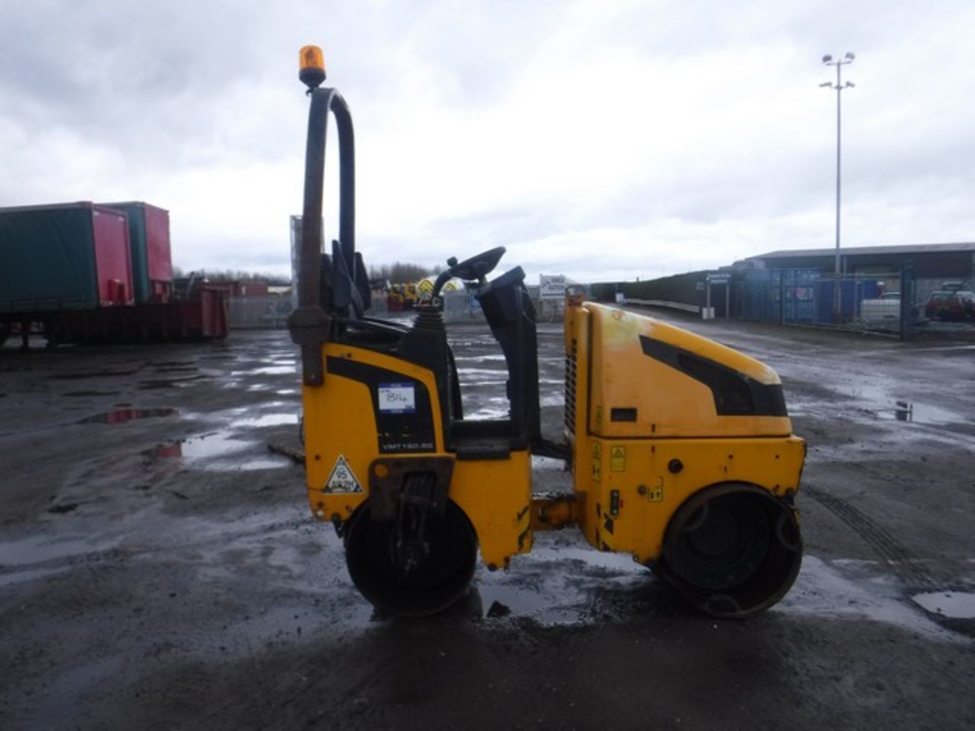 JCB VMT160-80 diesel roller. 393 hrs (not verified) S/N 2802358. REG NO SF58 MVH. Documen - Image 3 of 6