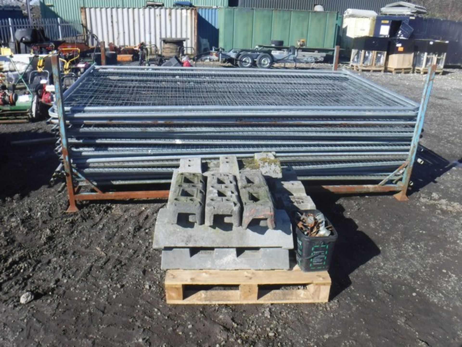 HERAS fencing panels c/w fittings x 25