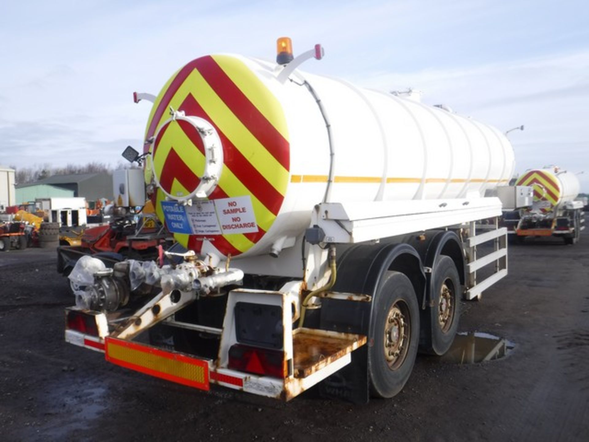 2008 WHALE twin axle water tanker Asset - C270274 VIN - SA955183280103732 - Image 3 of 6