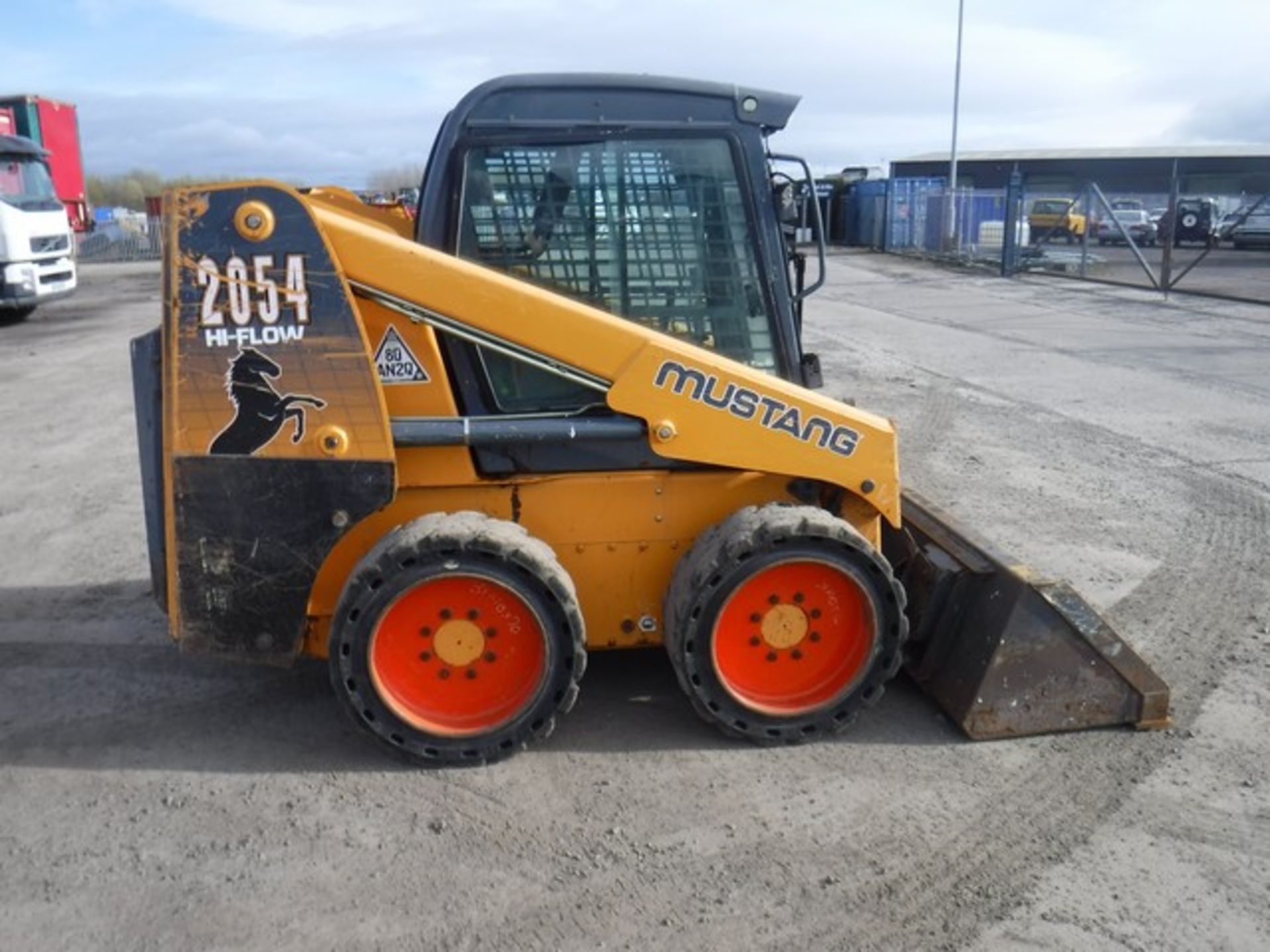 2014 Mustang 2054 skid steer loader c/w door kit, solid wheels, hi-flo hydraulics, rear co - Image 3 of 8