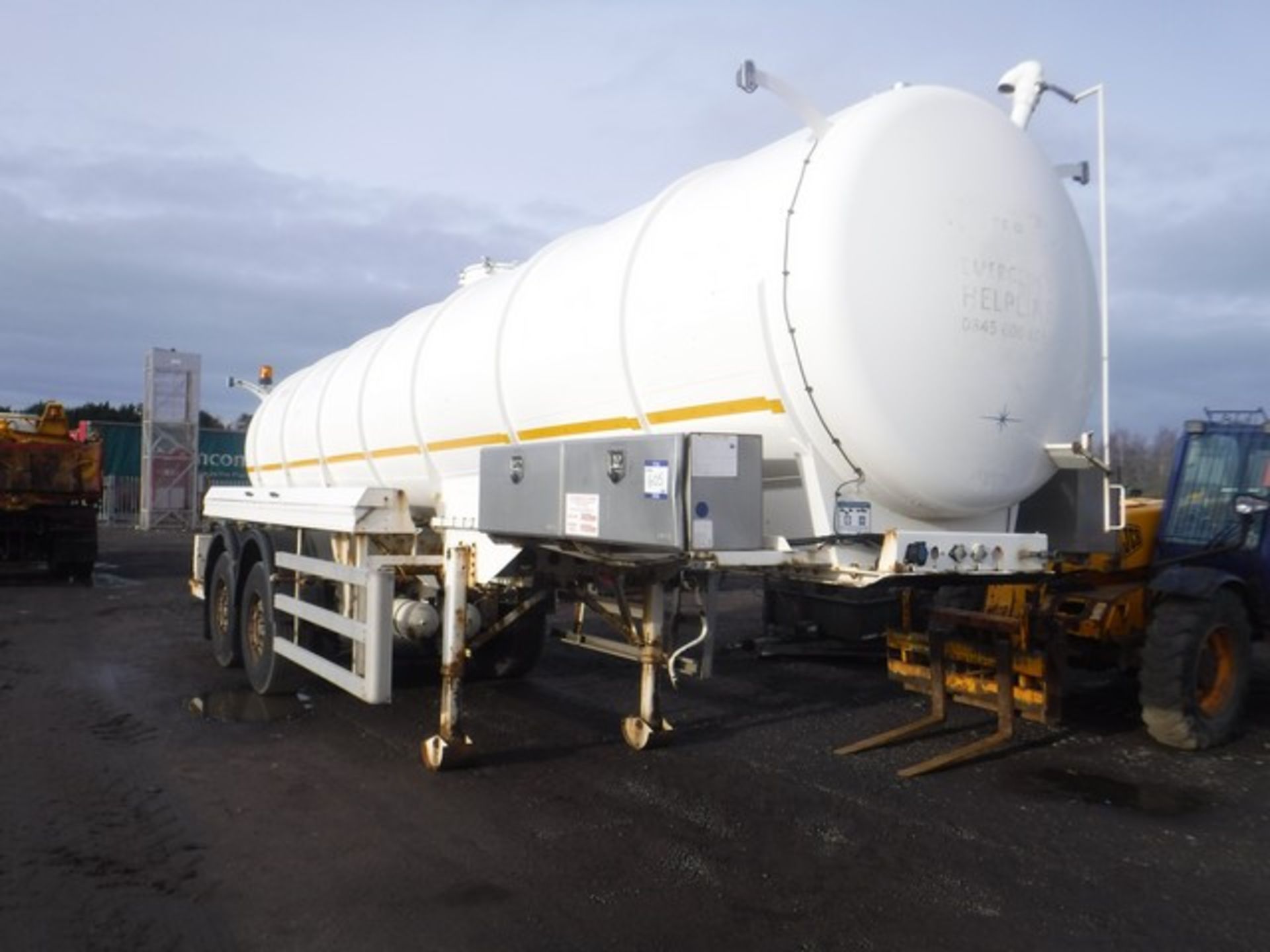 2008 WHALE twin axle water tanker Asset - C270274 VIN - SA955183280103732 - Image 2 of 6