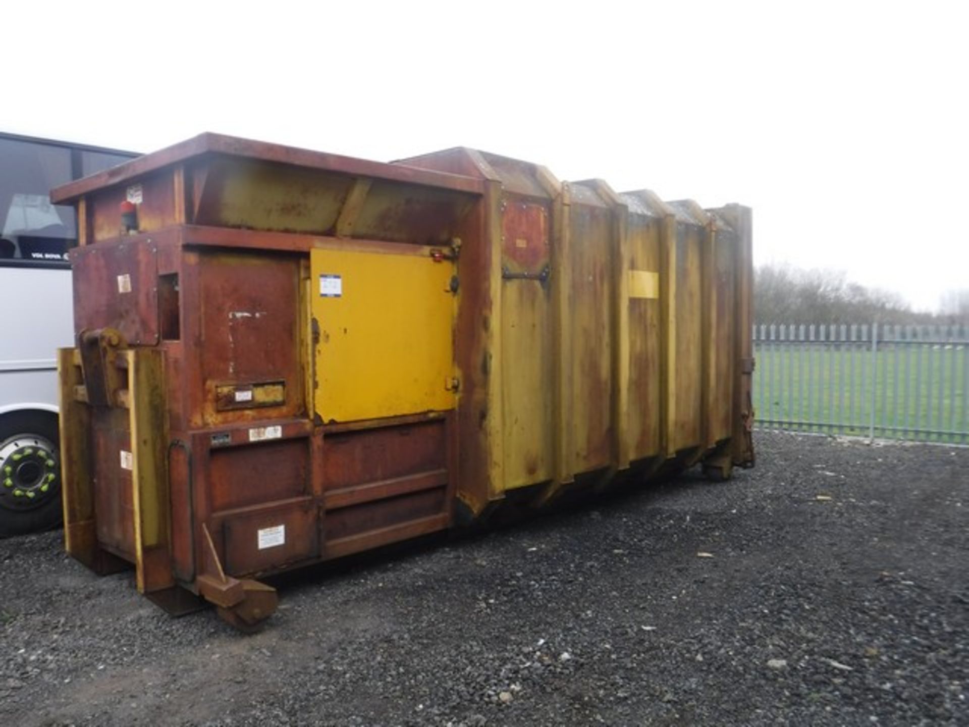 KELPACK K3500 hook lift compactor skip. S/N 1046