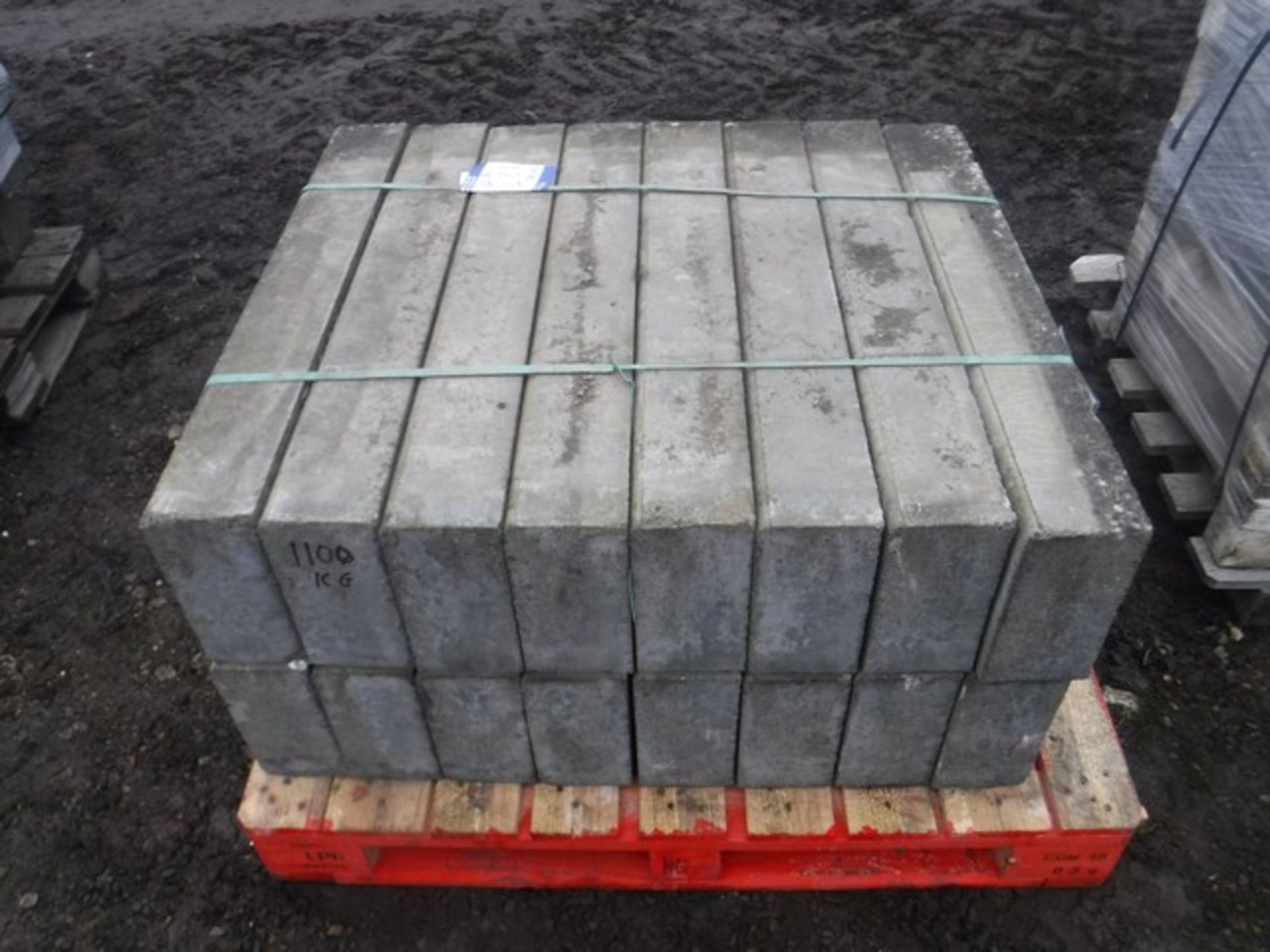 Bullnosed kerbs 5 x 10 - 1 pallet