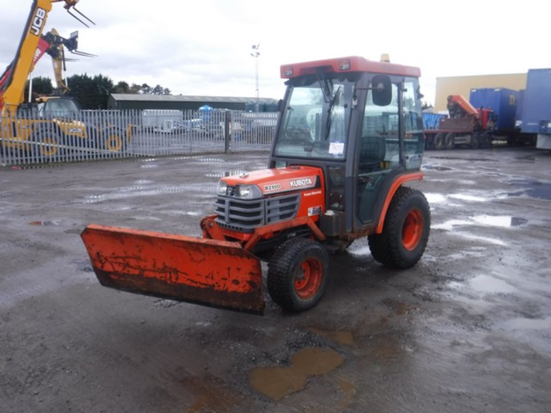 KUBOTA tractor B2100D 2337hrs (not verified) c/w snow plough. V5 in office.