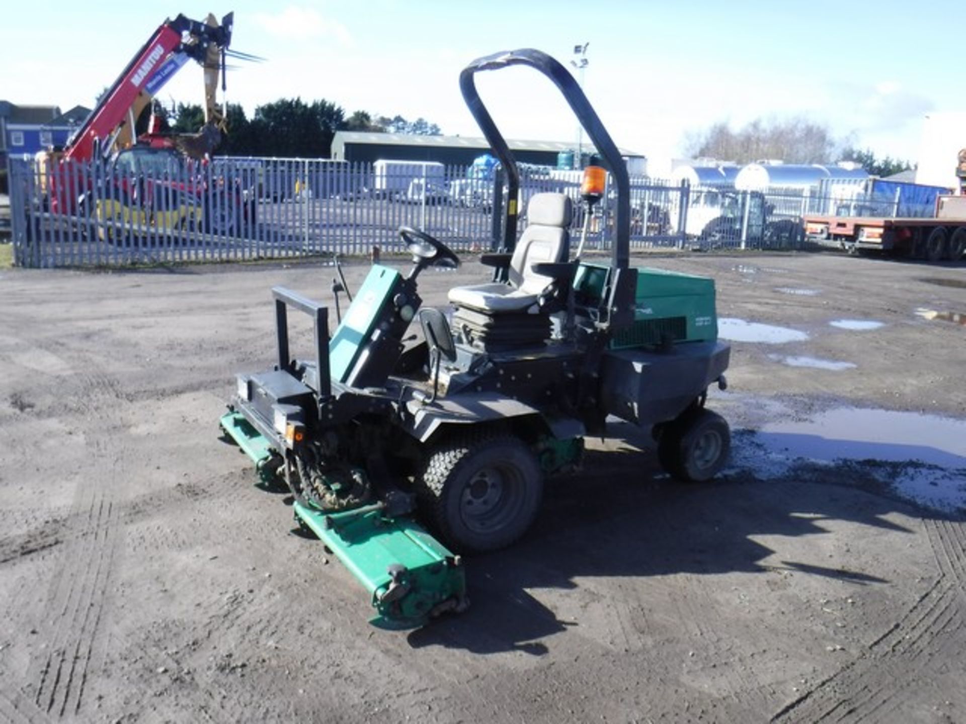 RANSOMES HIGHWAY 2120 mower. 3129 hrs (not verified)