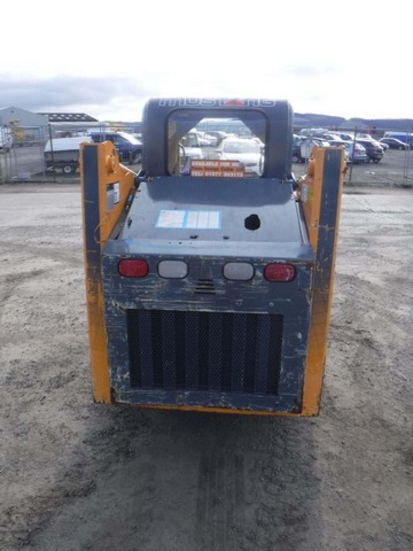 2015 Mustang 2026 skid steer loader c/w bucket. Lift capacity 476kg. Max. reach 2746mm. 76 - Image 4 of 8