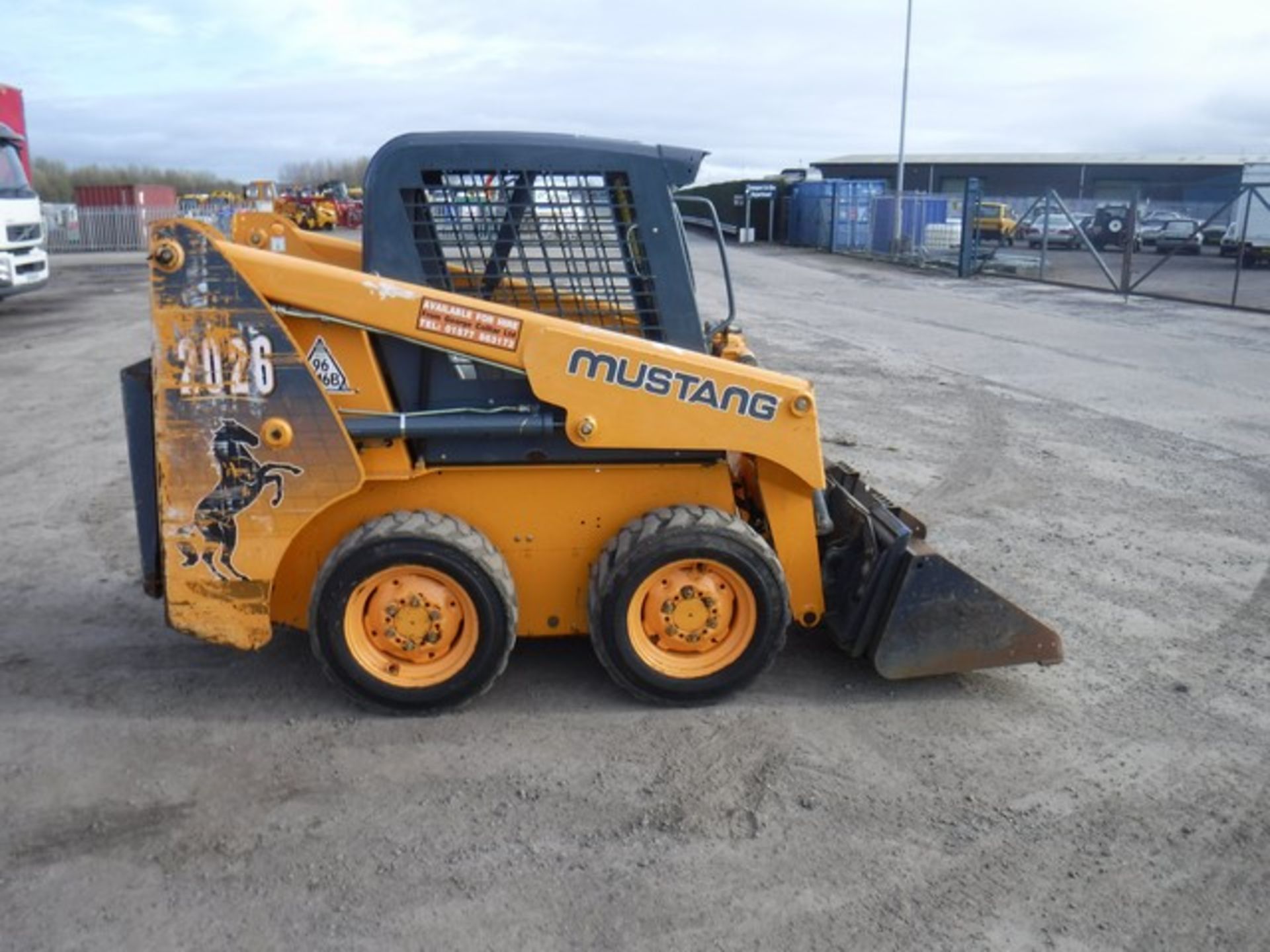 2015 Mustang 2026 skid steer loader c/w bucket. Lift capacity 476kg. Max. reach 2746mm. 76 - Image 3 of 8