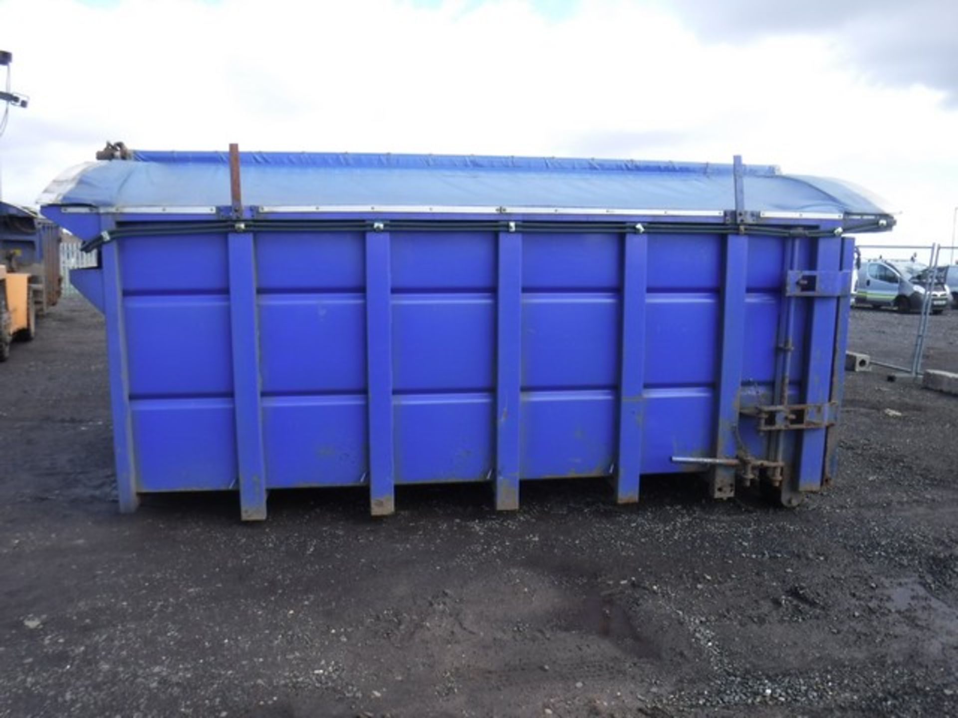 7.5T covered hook lift skip. Asset no B016.