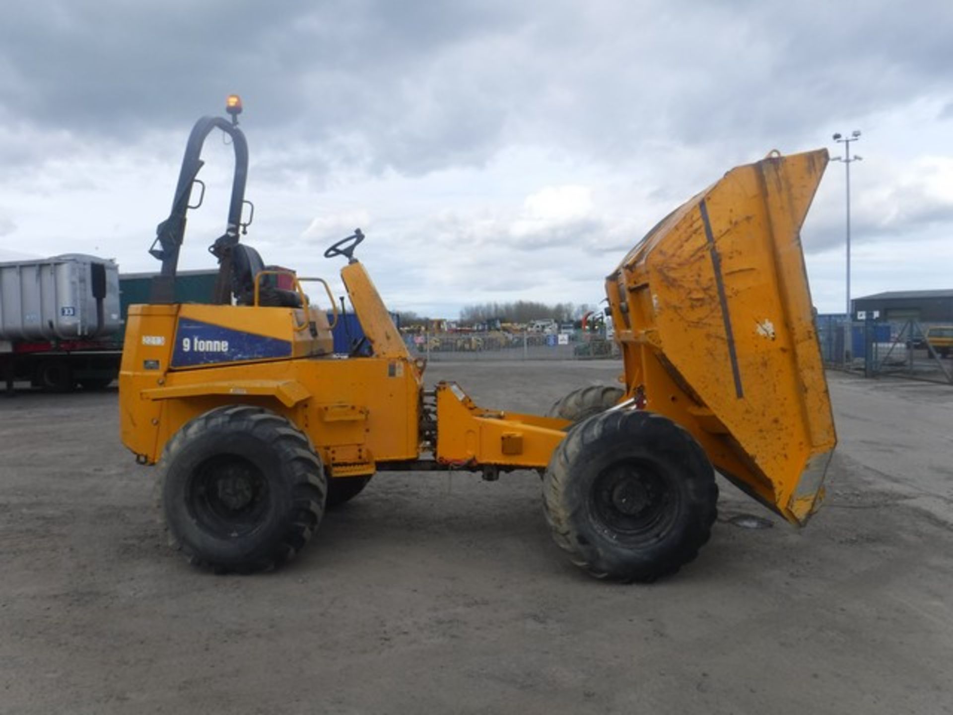 THWAITES 9T dumper.YEAR 2007 3992 hrs (not verified) Documents in office. - Image 3 of 7