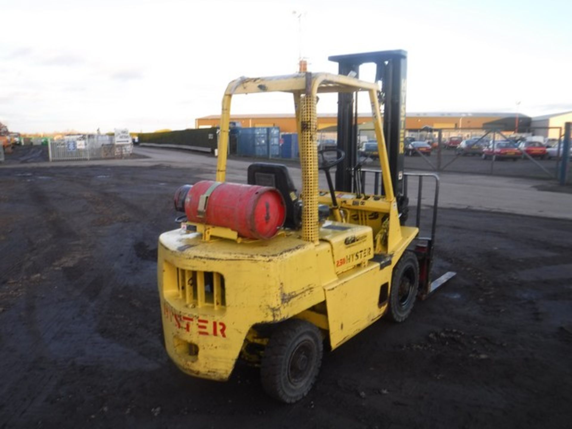 1989 HYSTER H2.50XL 2.5 ton gas forklift c/w side shift. S/NA177B36136K 650hrs (not verifi - Image 5 of 11
