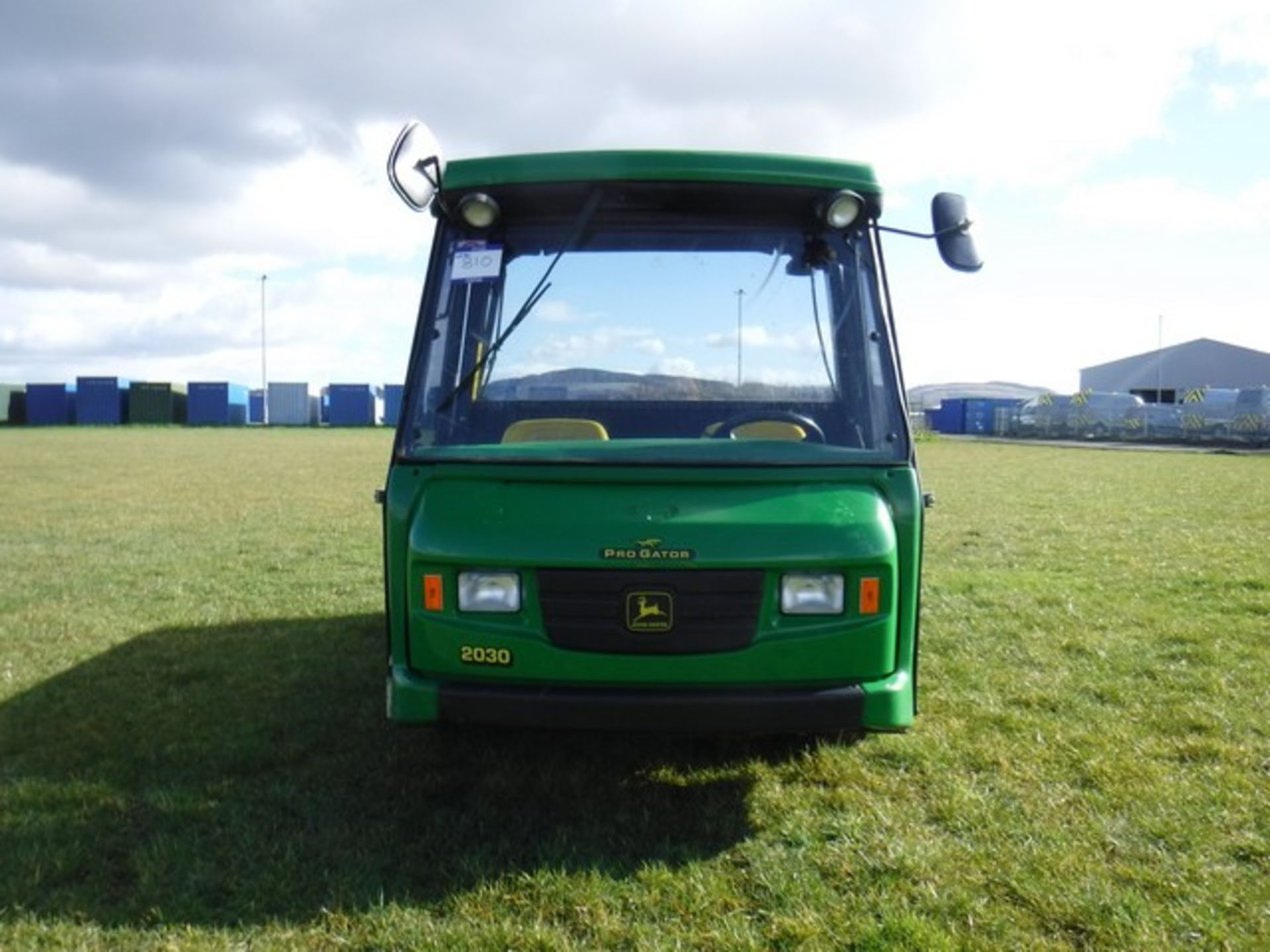 JOHN DEERE PRO gator. 2023hrs (not verified). Documents in office - Image 2 of 7