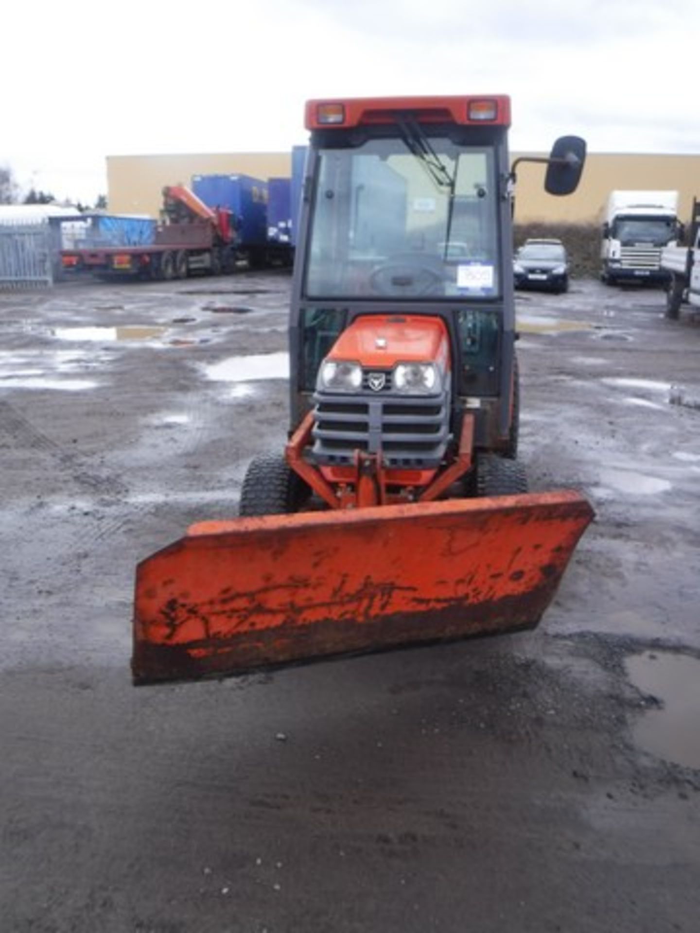KUBOTA tractor B2100D 2337hrs (not verified) c/w snow plough. V5 in office. - Image 2 of 7